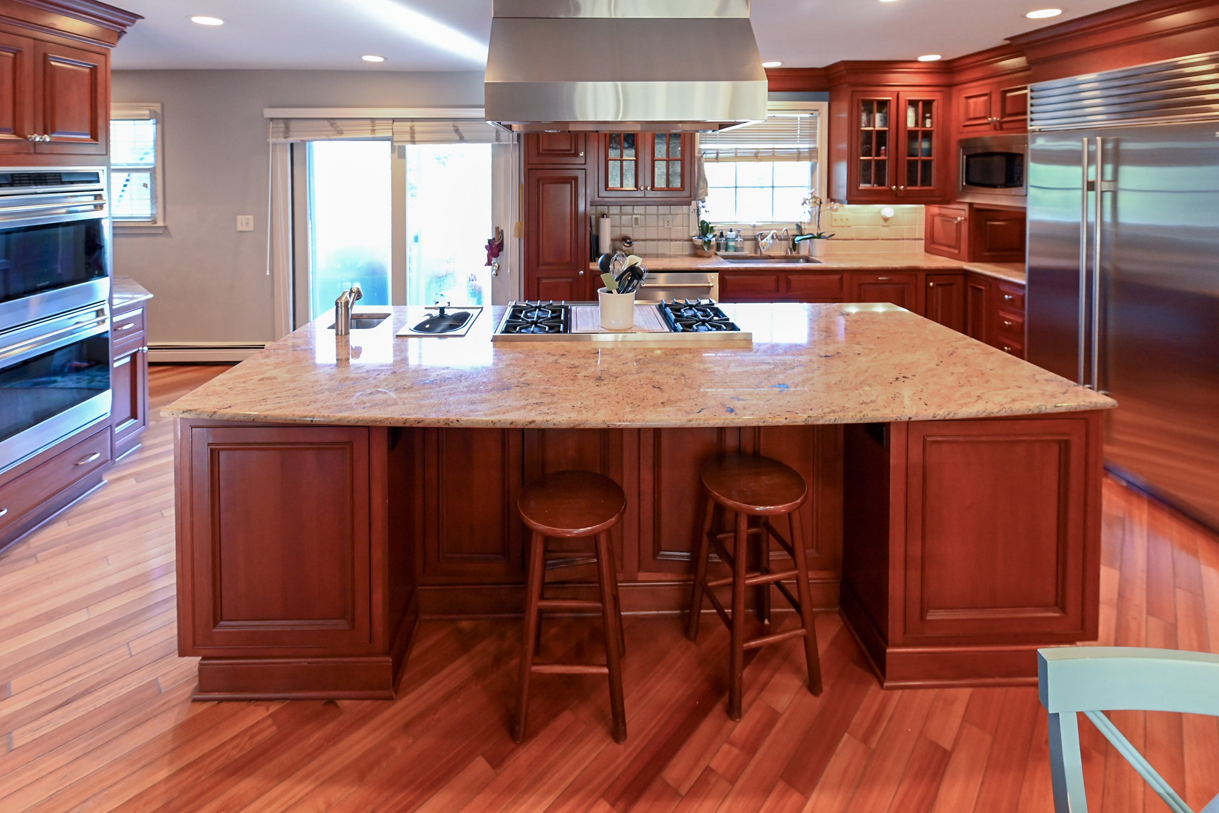 Crystal Cabinetry Terracotta Sunset Traditional Pre-Owned Kitchen W/ Wet Bar