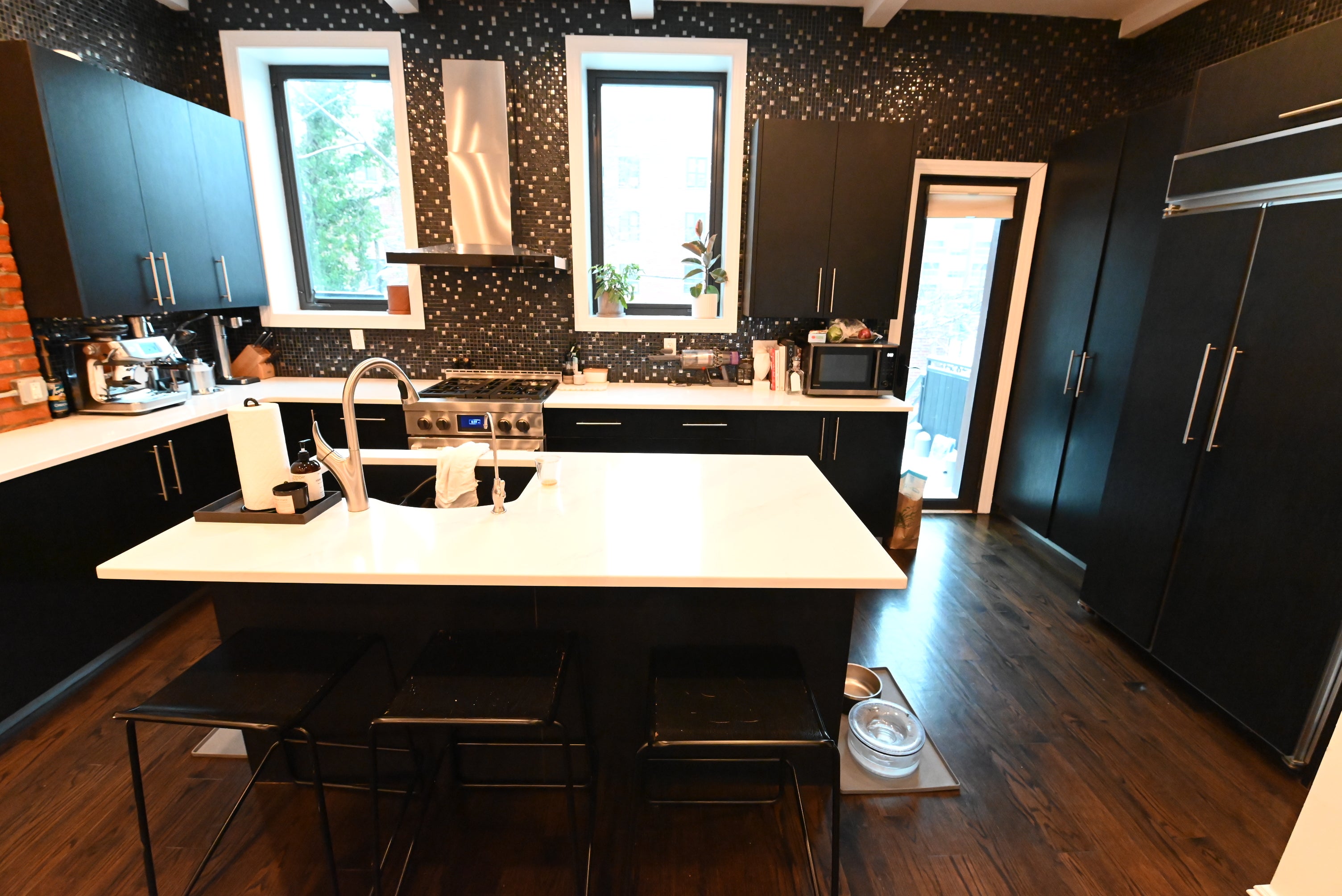 Dark Mocha Latte Modern Pre-Owned Kitchen