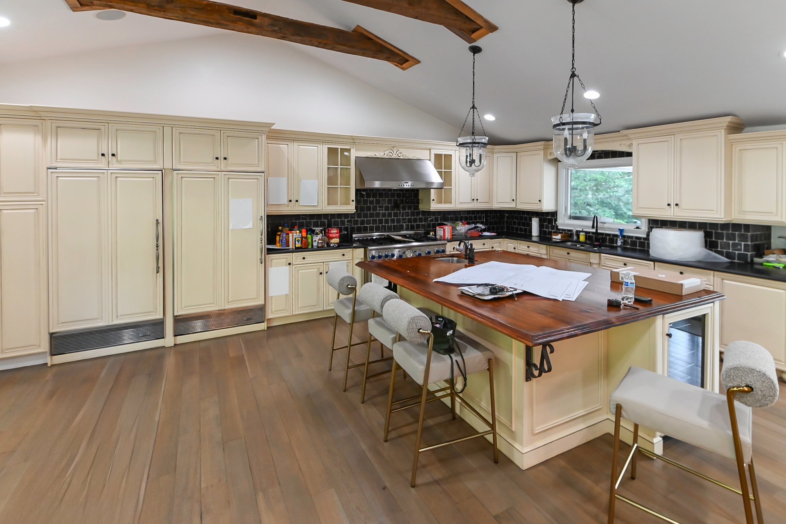Brookhaven Beauty: Traditional Cream Kitchen with Island & Appliances ...