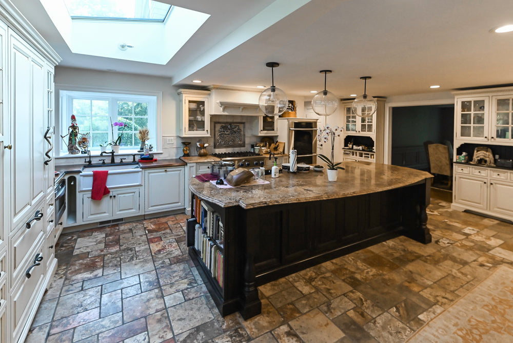 Heirloom Heritage: Traditional Off-White Kitchen with Island & Applian