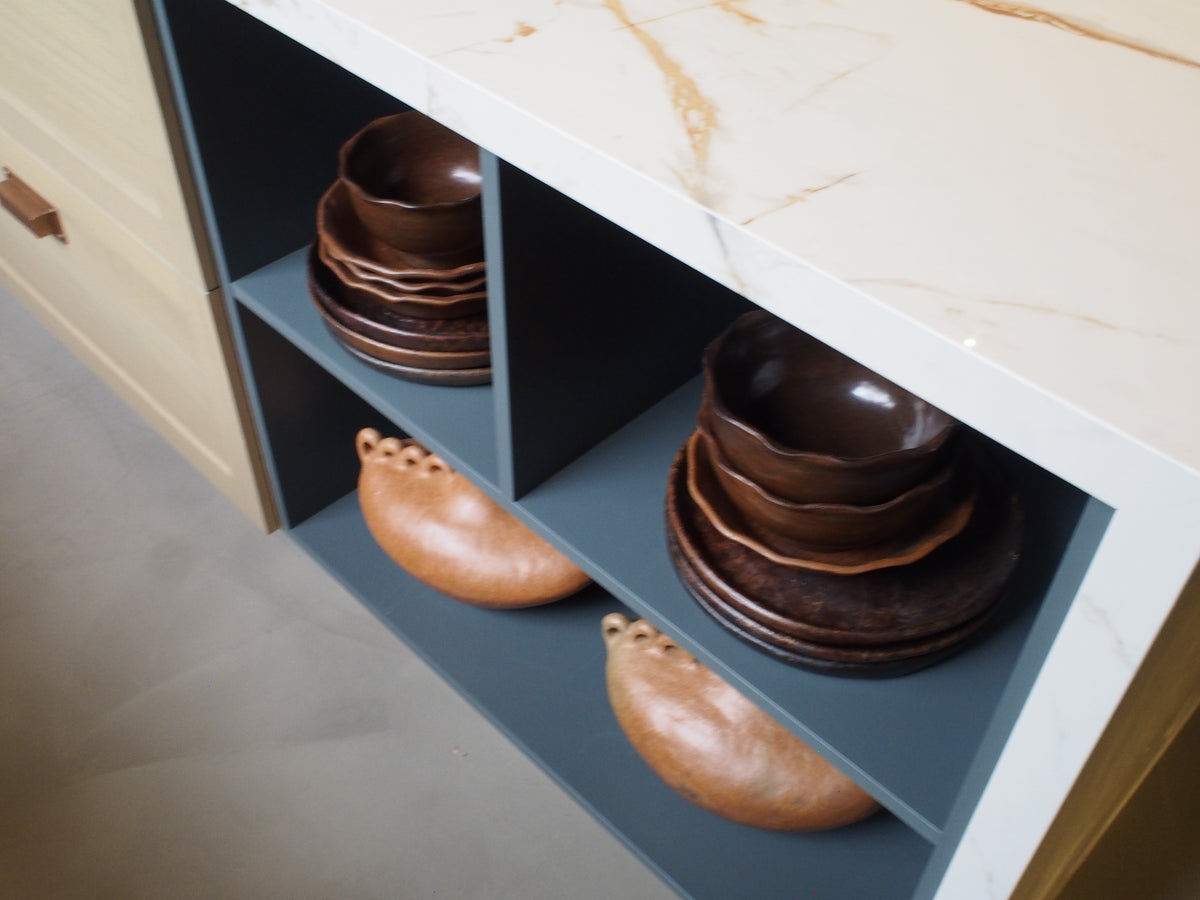 Luxury showroom display custom European wood kitchen cabinets in green finish