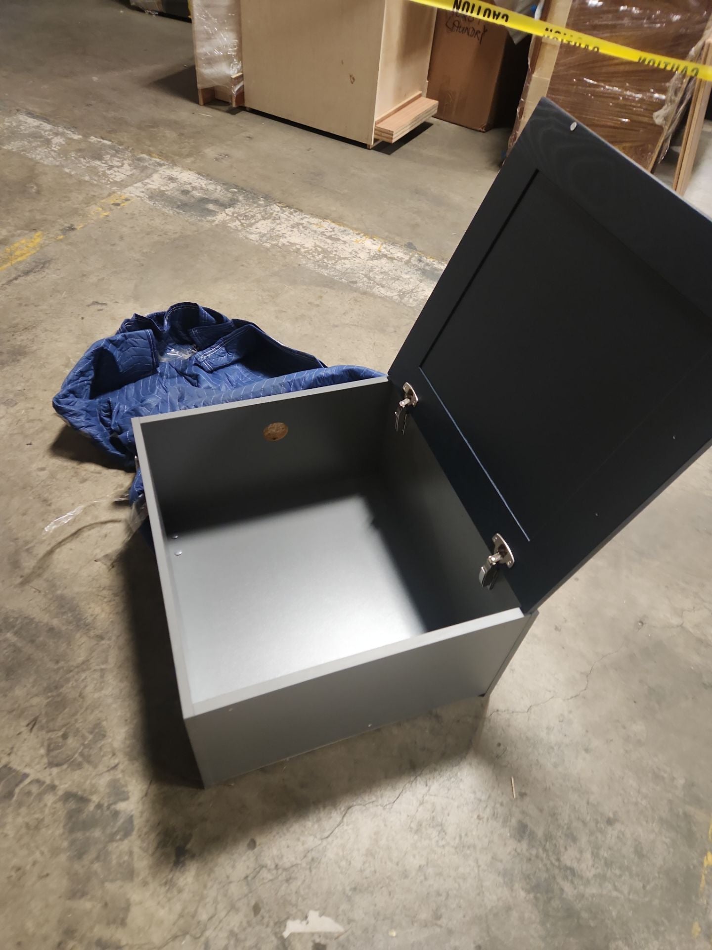 Häcker Velvet Blue & Light Grey Transitional Kitchen with Island and Stone Countertops