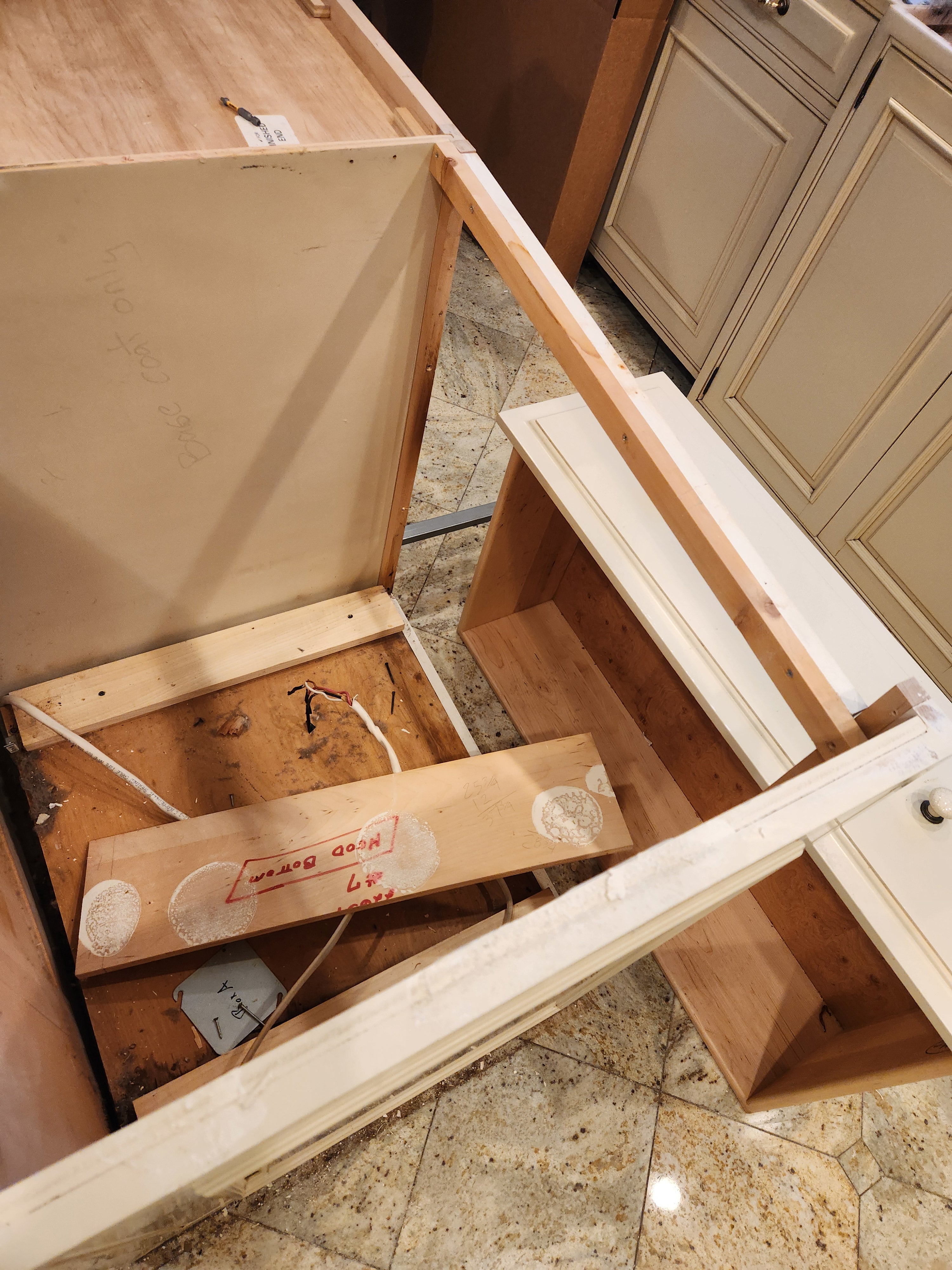 Form LTD Traditional Cream Kitchen with Island, Granite Countertops & Appliances