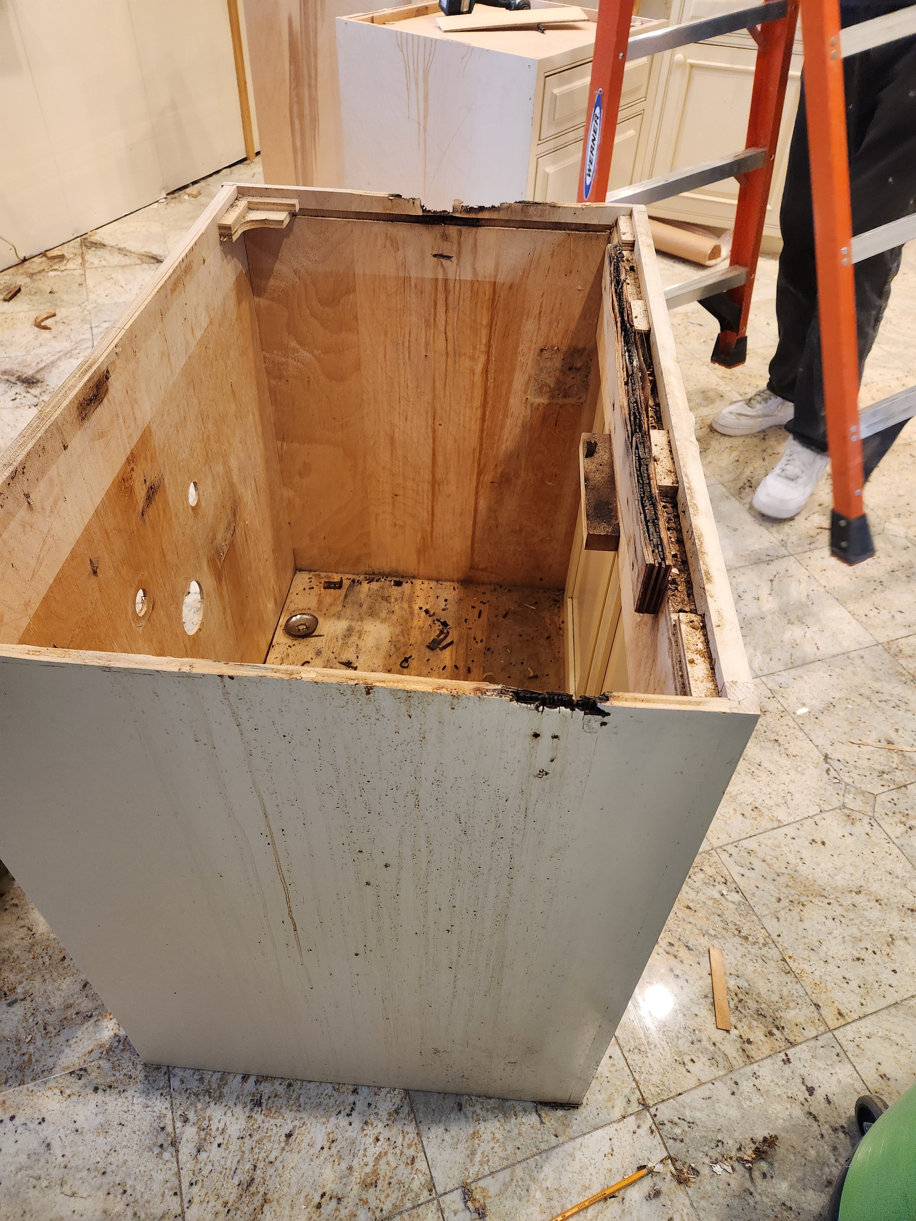 Form LTD Traditional Cream Kitchen with Island, Granite Countertops & Appliances