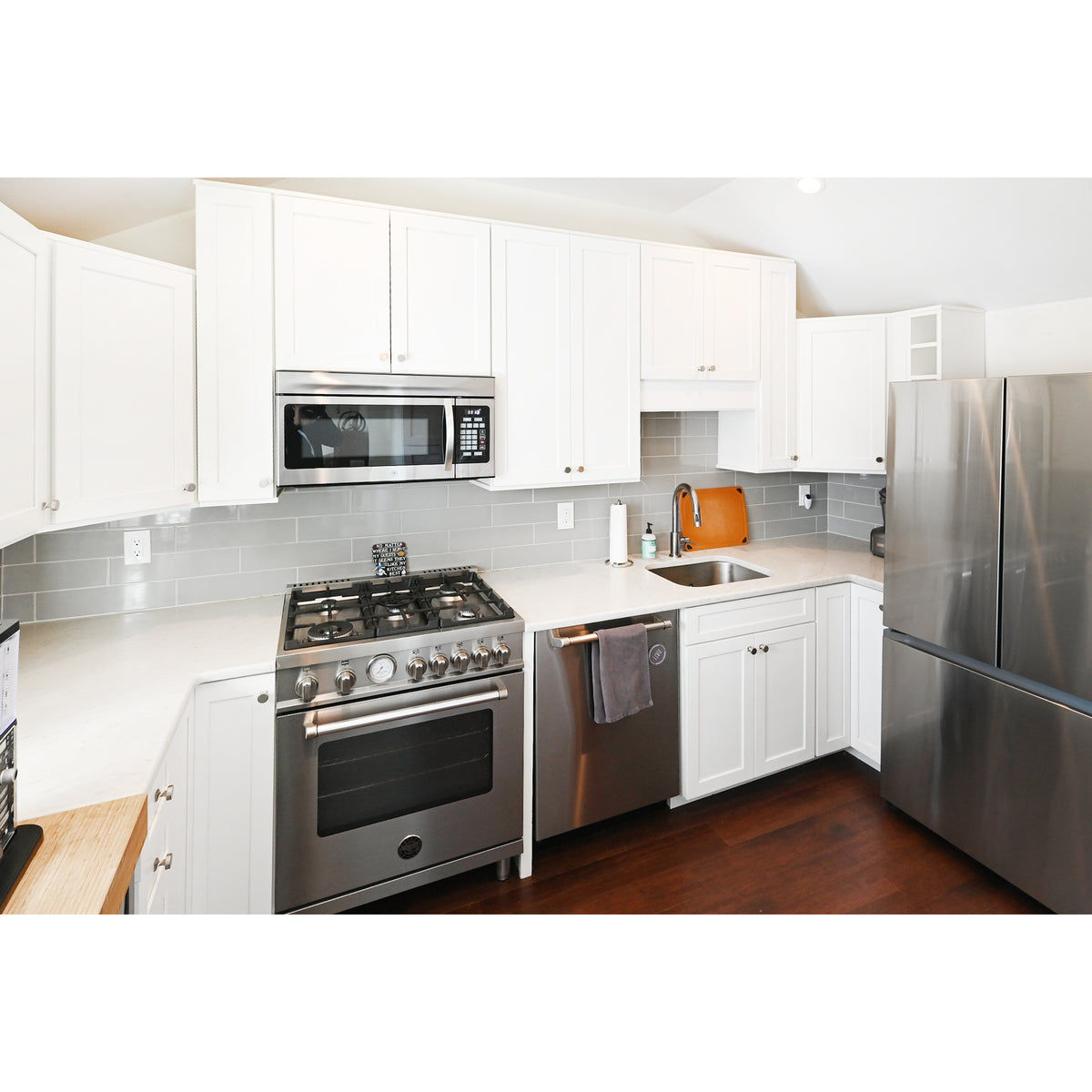 Contemporary European Style White Transitional Pre-Owned Kitchen