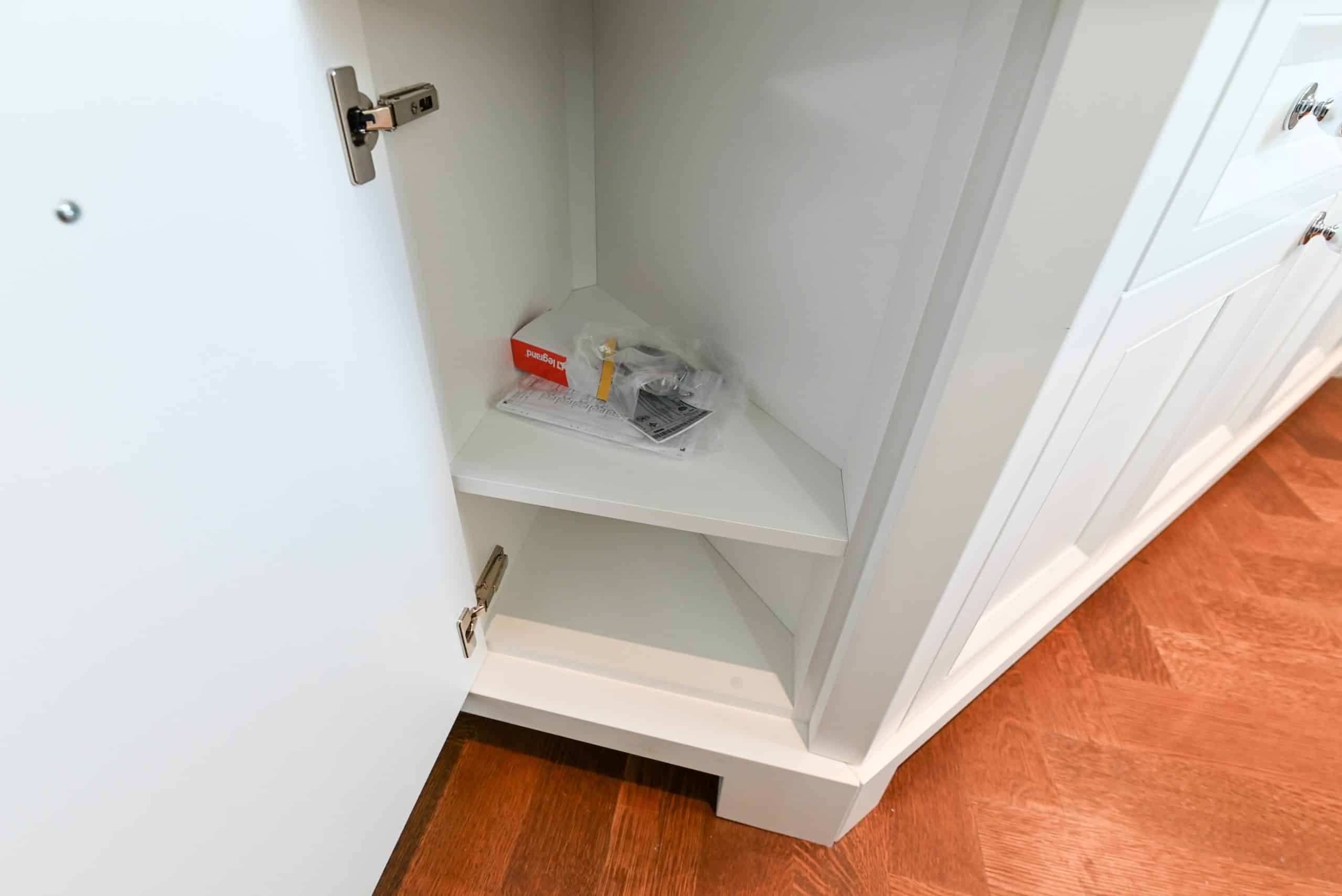 Molteni & C Dada Luxurious Winter Frost Traditional Pre-Owned Kitchen