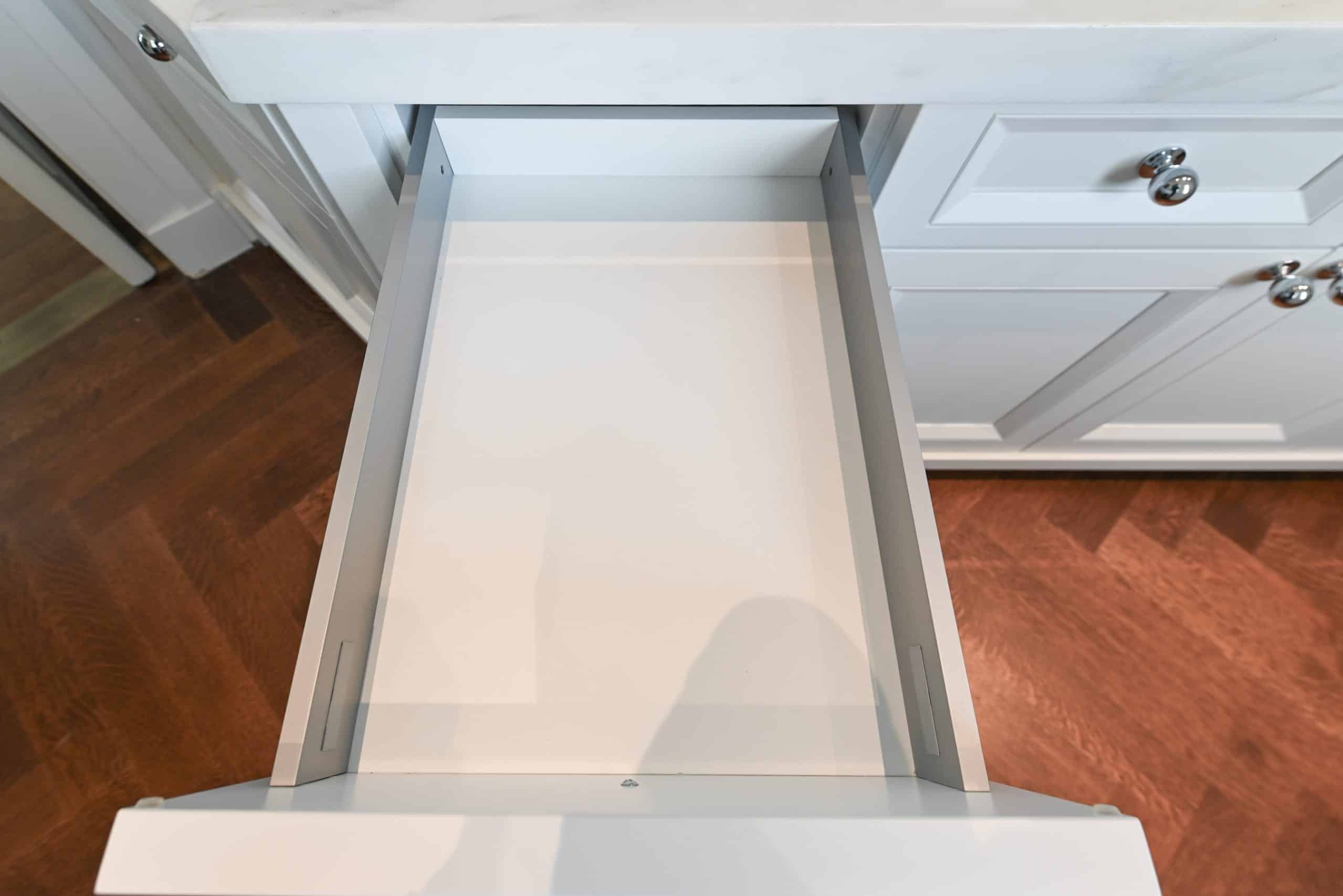 Molteni & C Dada Luxurious Winter Frost Traditional Pre-Owned Kitchen