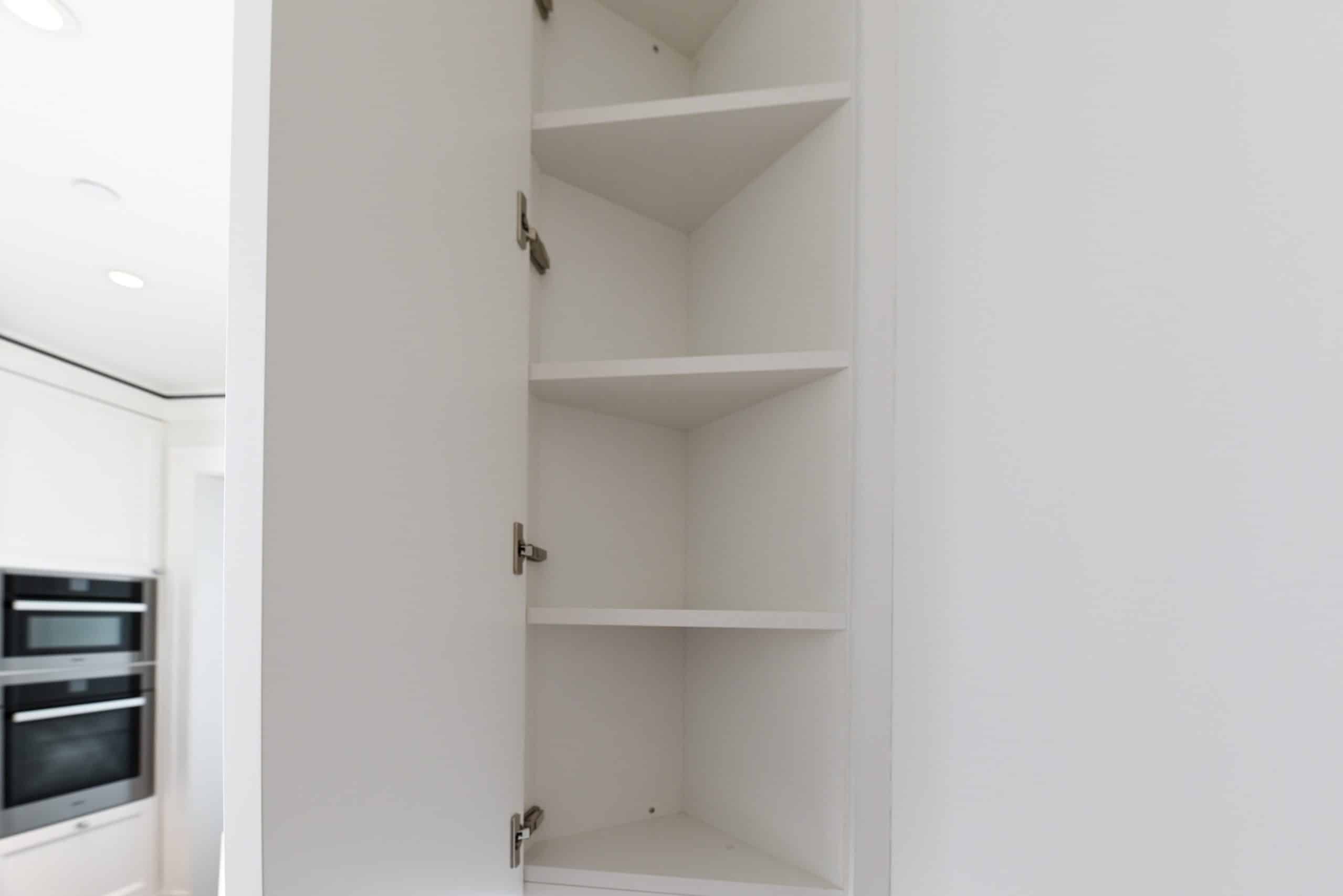 Molteni & C Dada Luxurious Winter Frost Traditional Pre-Owned Kitchen