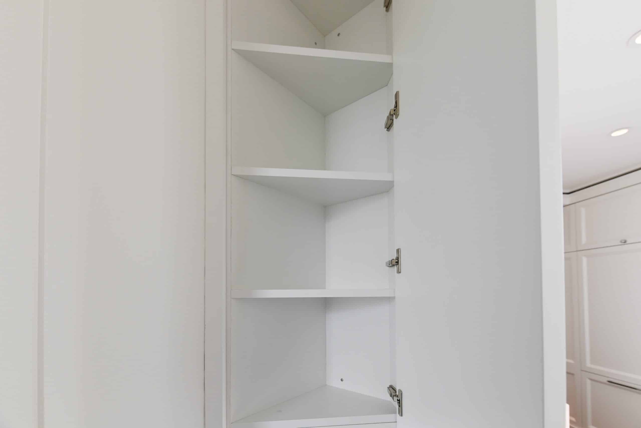 Molteni & C Dada Luxurious Winter Frost Traditional Pre-Owned Kitchen