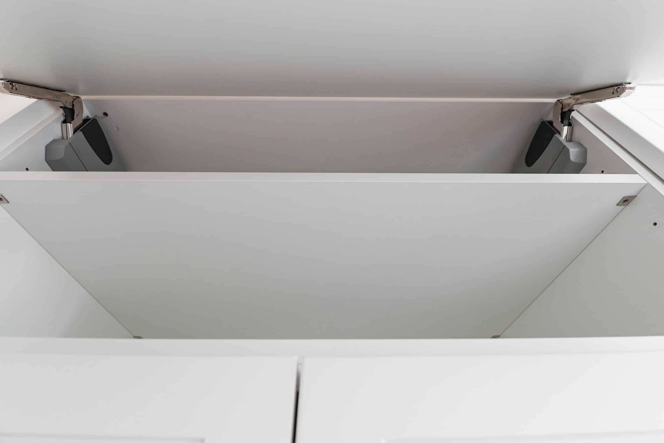 Molteni & C Dada Luxurious Winter Frost Traditional Pre-Owned Kitchen