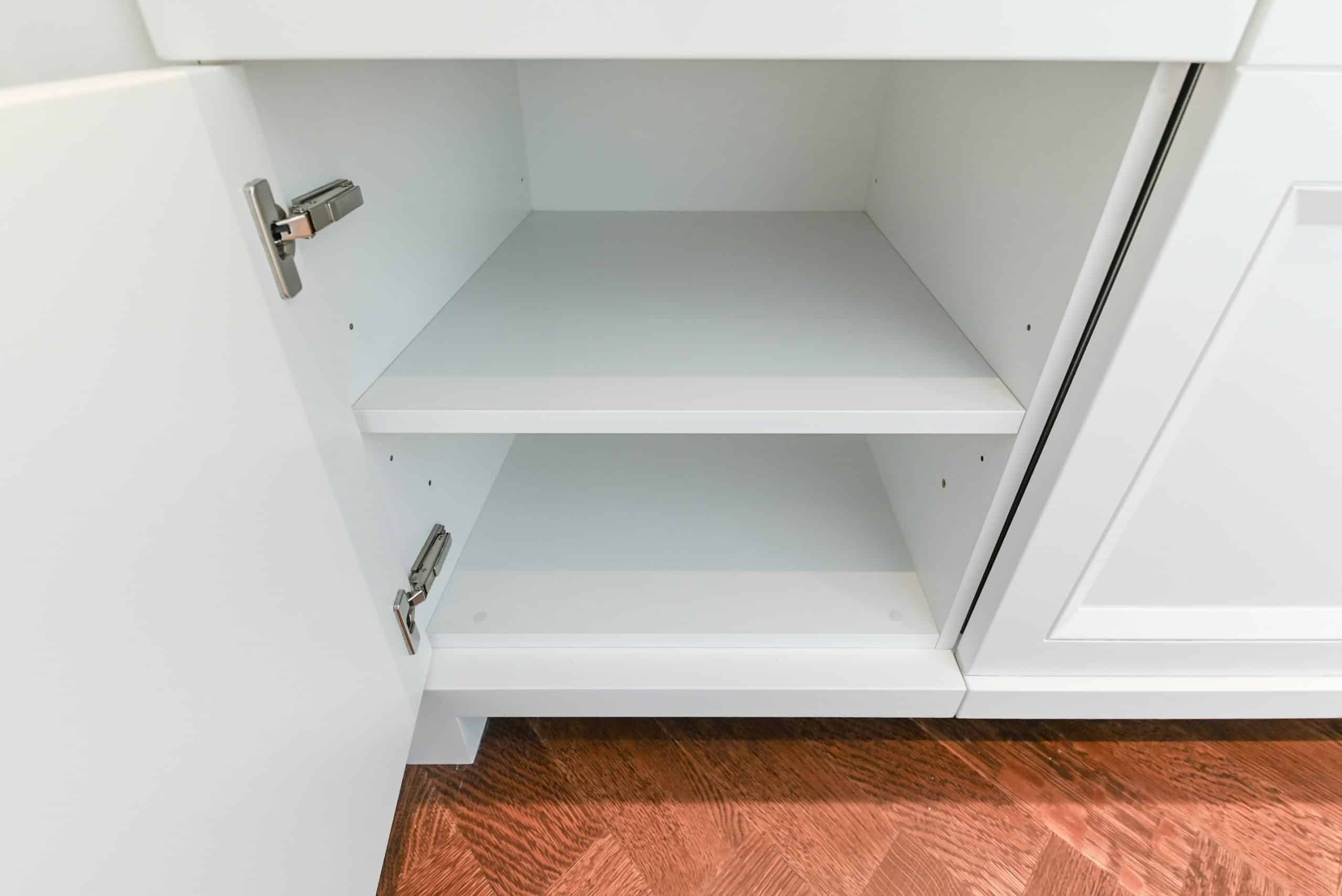 Molteni & C Dada Luxurious Winter Frost Traditional Pre-Owned Kitchen