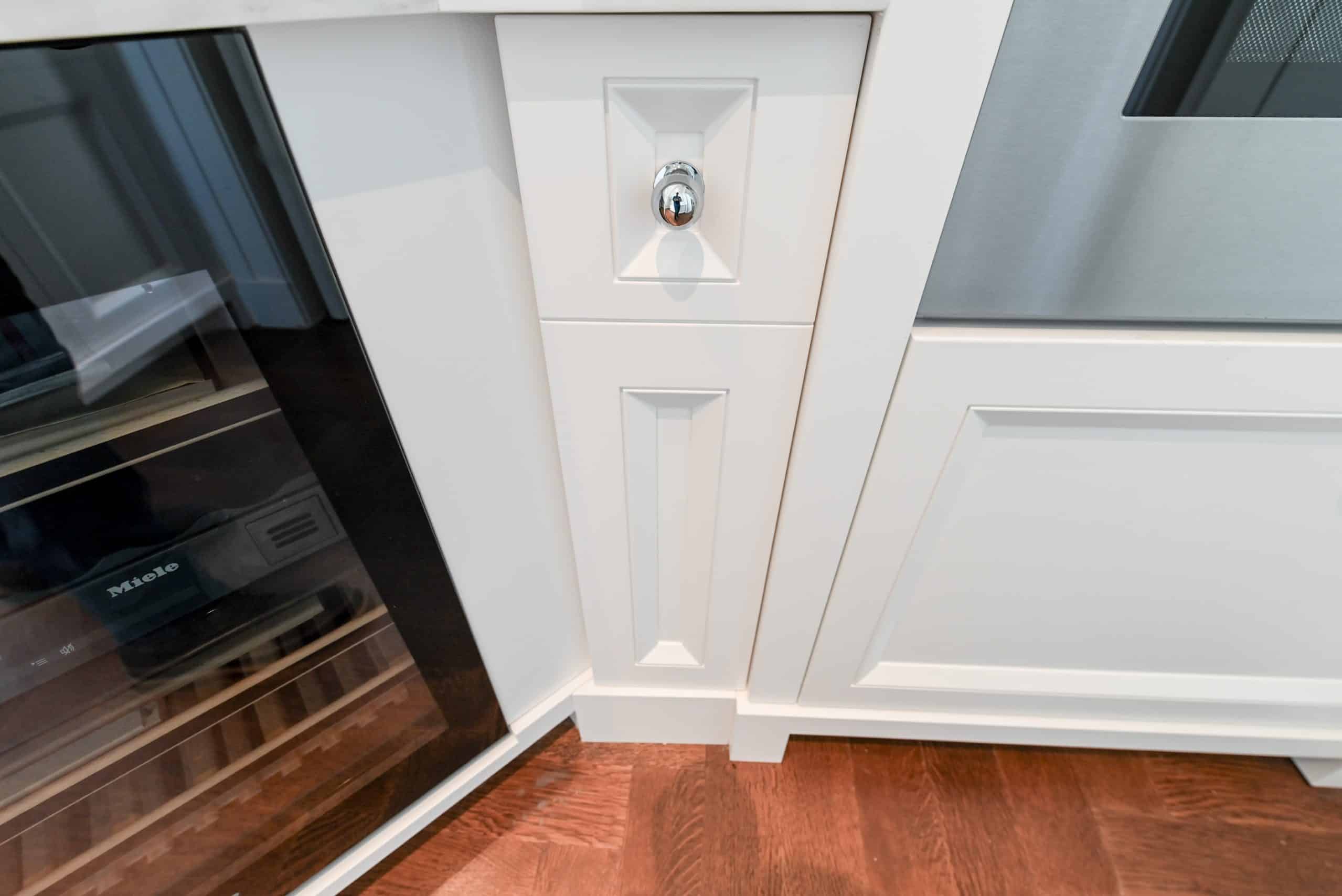 Molteni & C Dada Luxurious Winter Frost Traditional Pre-Owned Kitchen