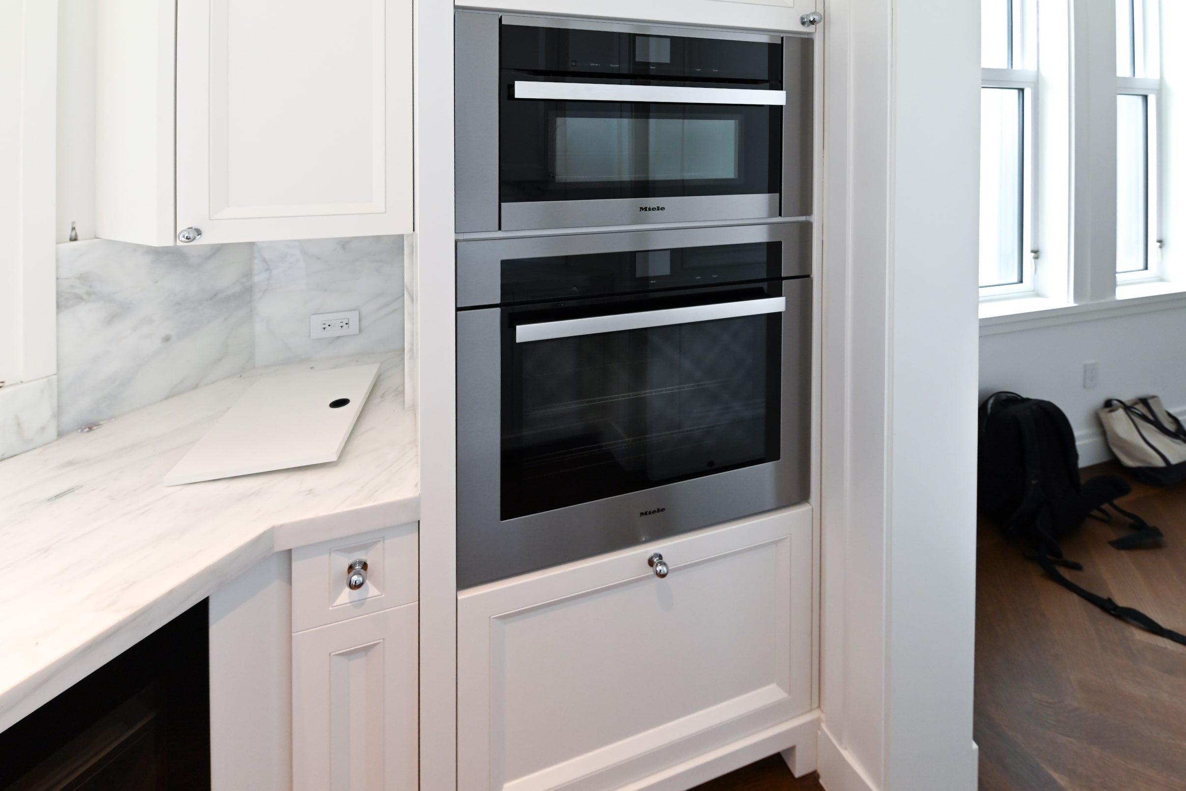 Molteni & C Dada Luxurious Winter Frost Traditional Pre-Owned Kitchen