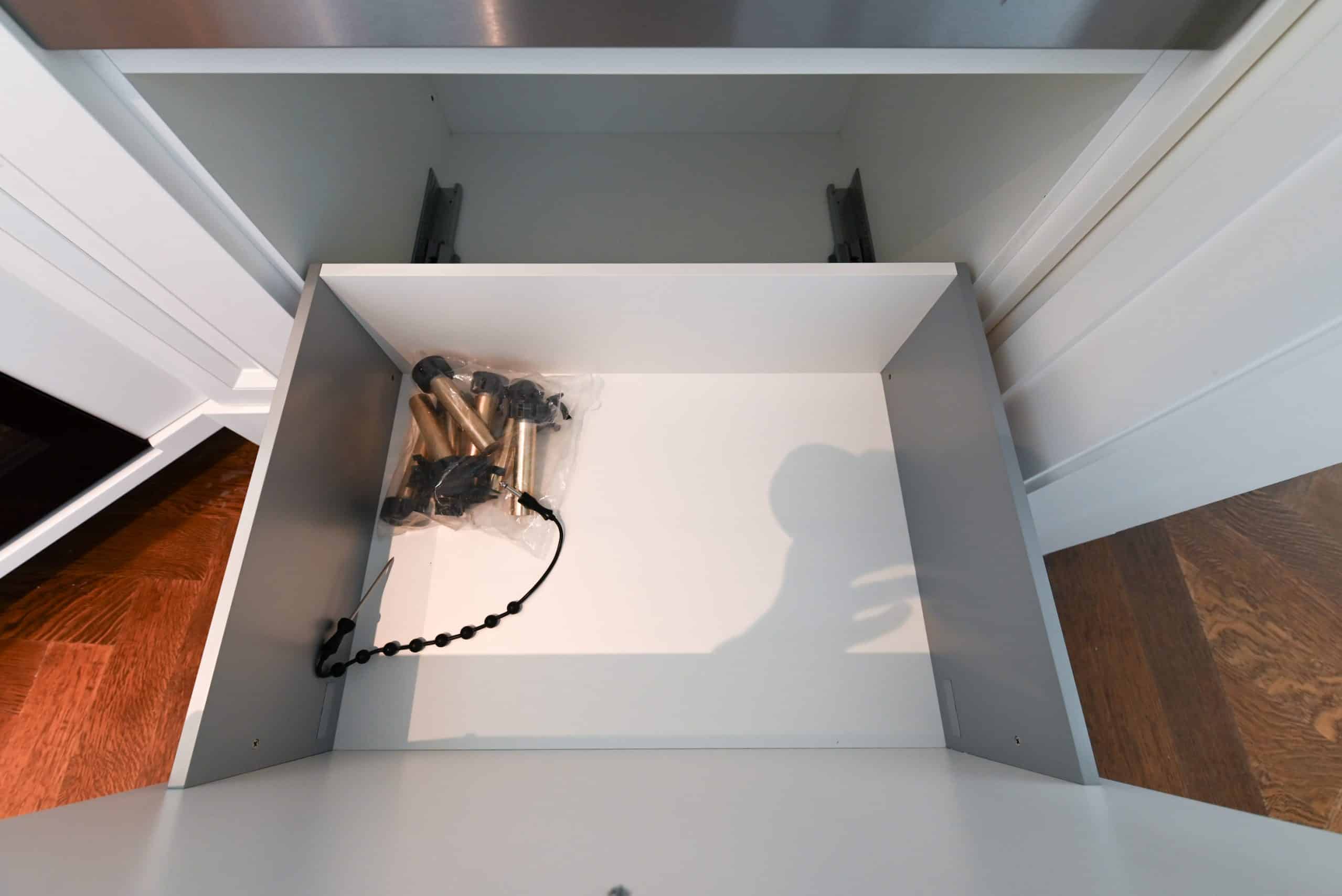 Molteni & C Dada Luxurious Winter Frost Traditional Pre-Owned Kitchen