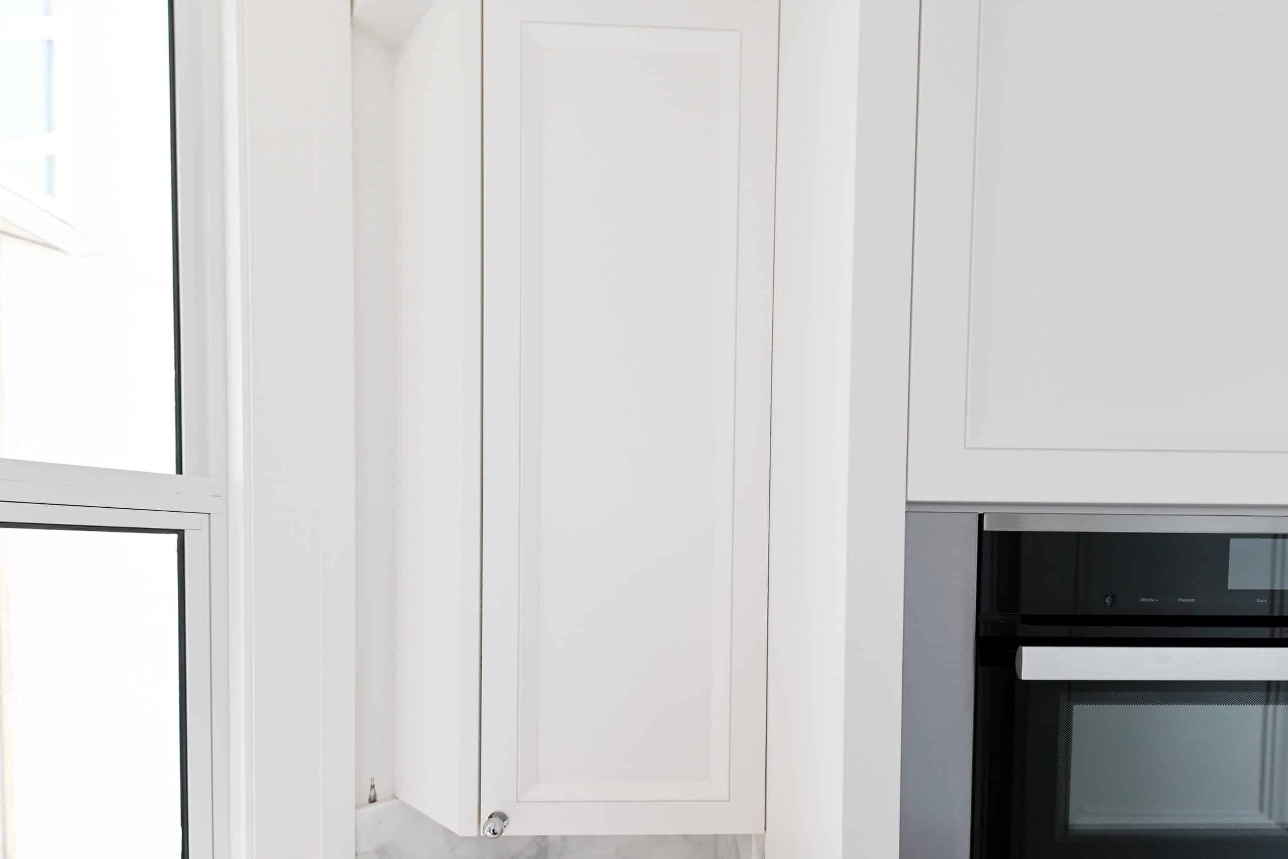 Molteni & C Dada Luxurious Winter Frost Traditional Pre-Owned Kitchen