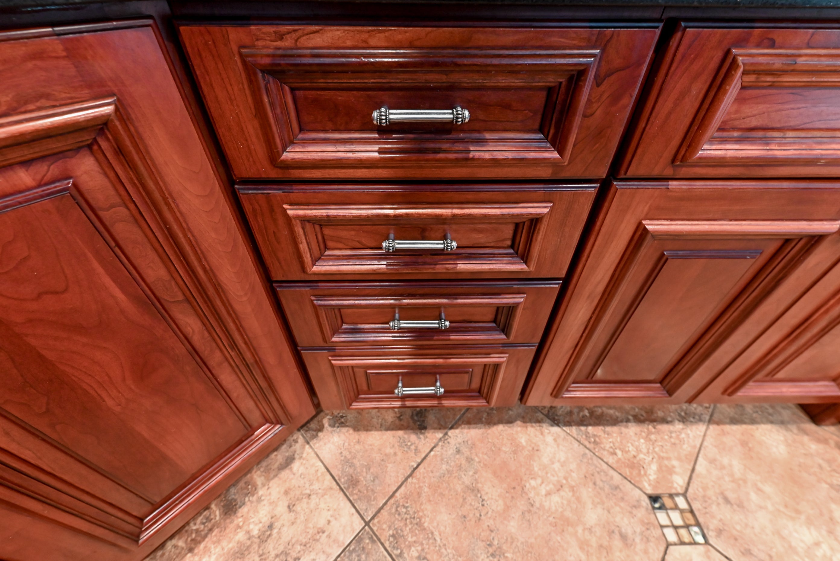 Bertch Apple Caramel Traditional Pre-Owned Kitchen