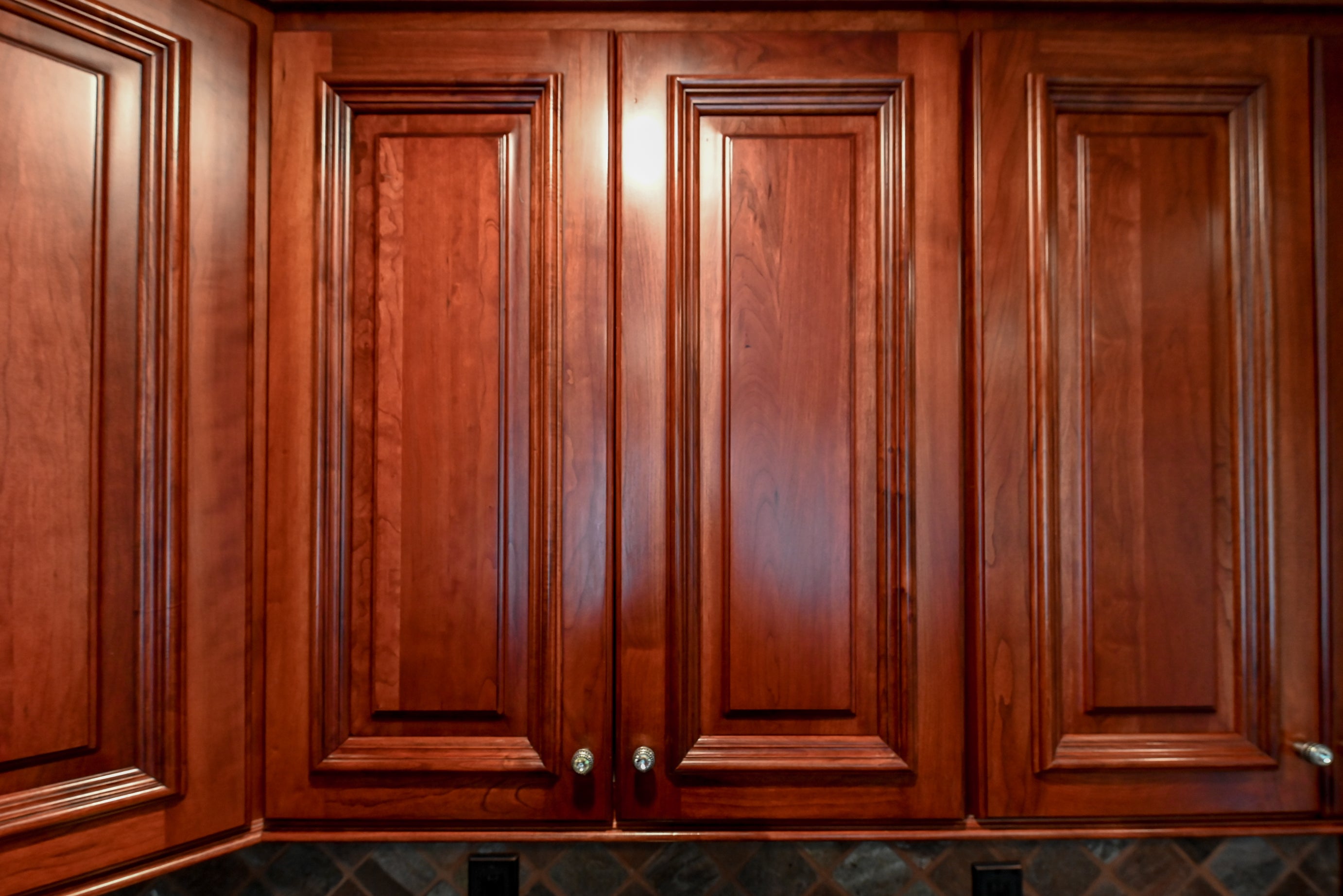 Bertch Apple Caramel Traditional Pre-Owned Kitchen