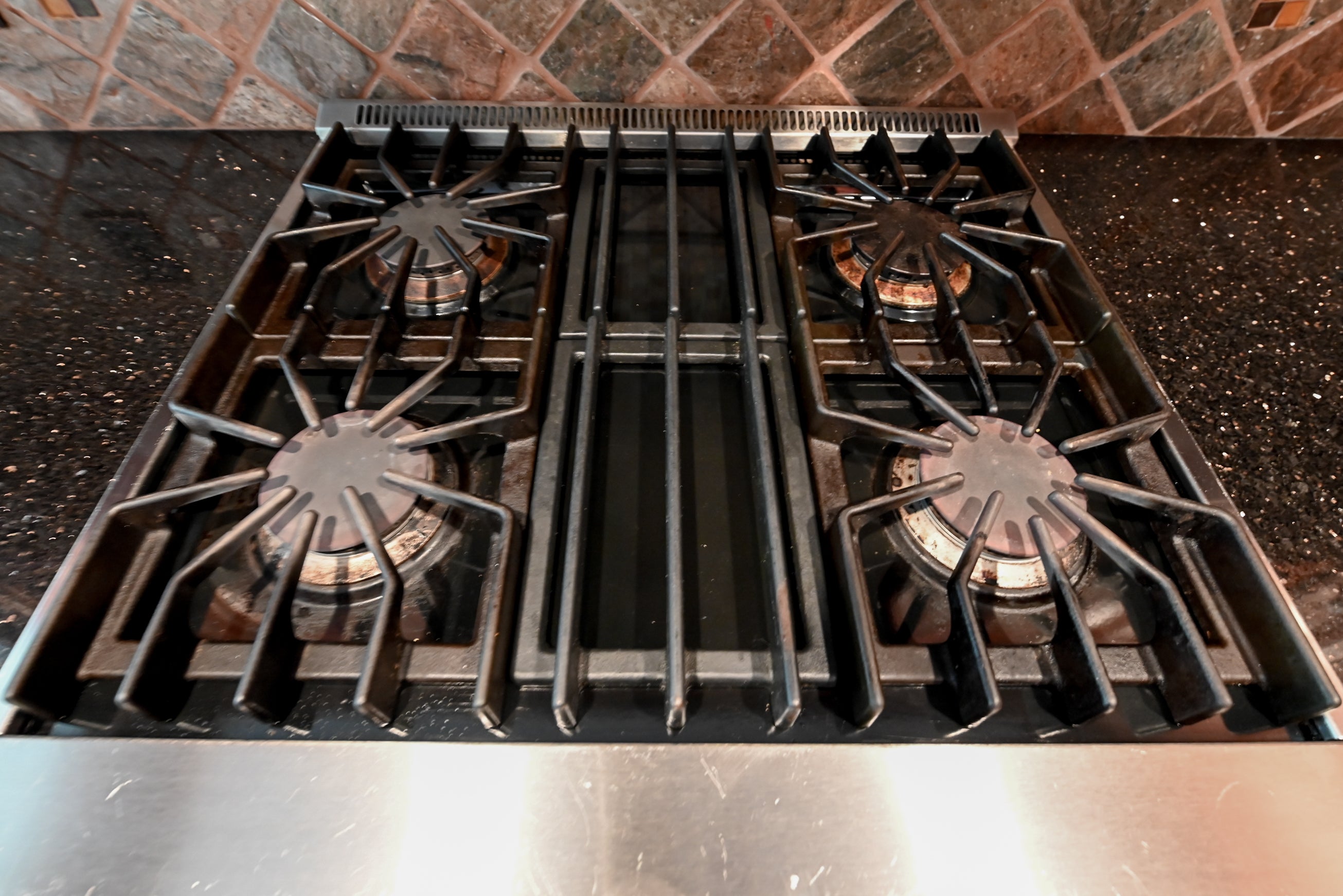 Bertch Apple Caramel Traditional Pre-Owned Kitchen
