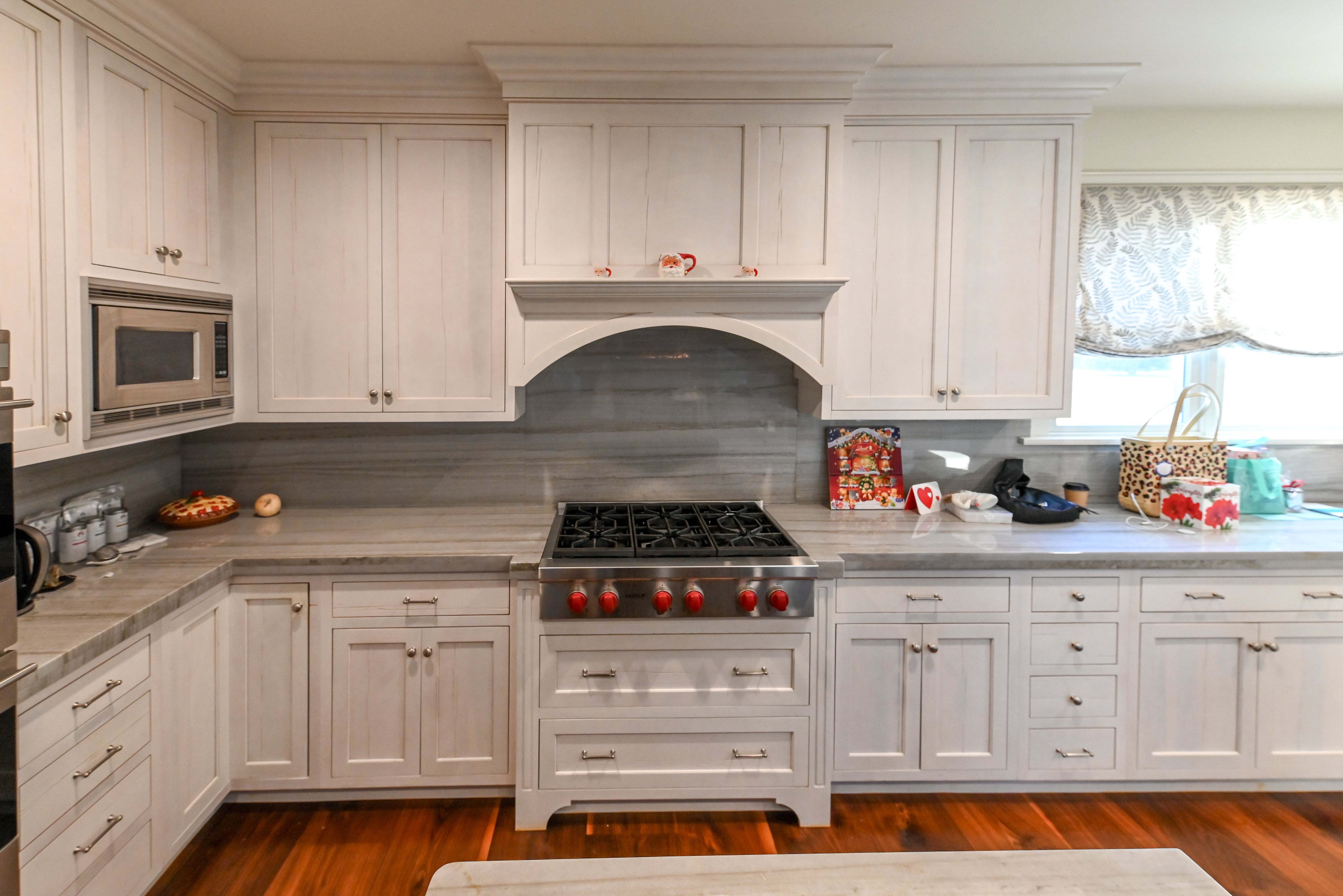 Kountry Kraft Distressed Textured White Traditional Pre-Owned Kitchen