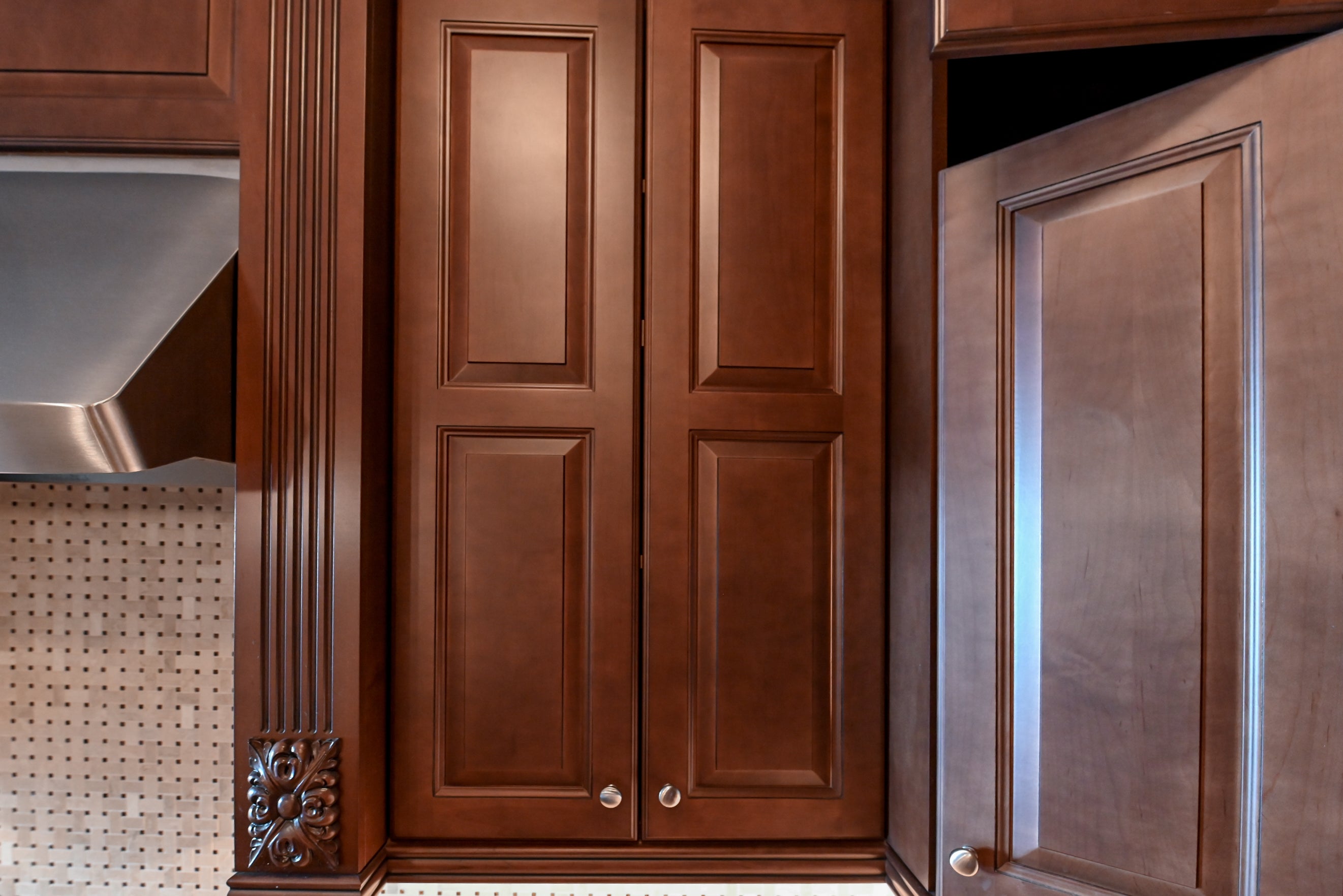 Chocolate European Coffee Traditional Pre-Owned Kitchen W/ Dry Bar