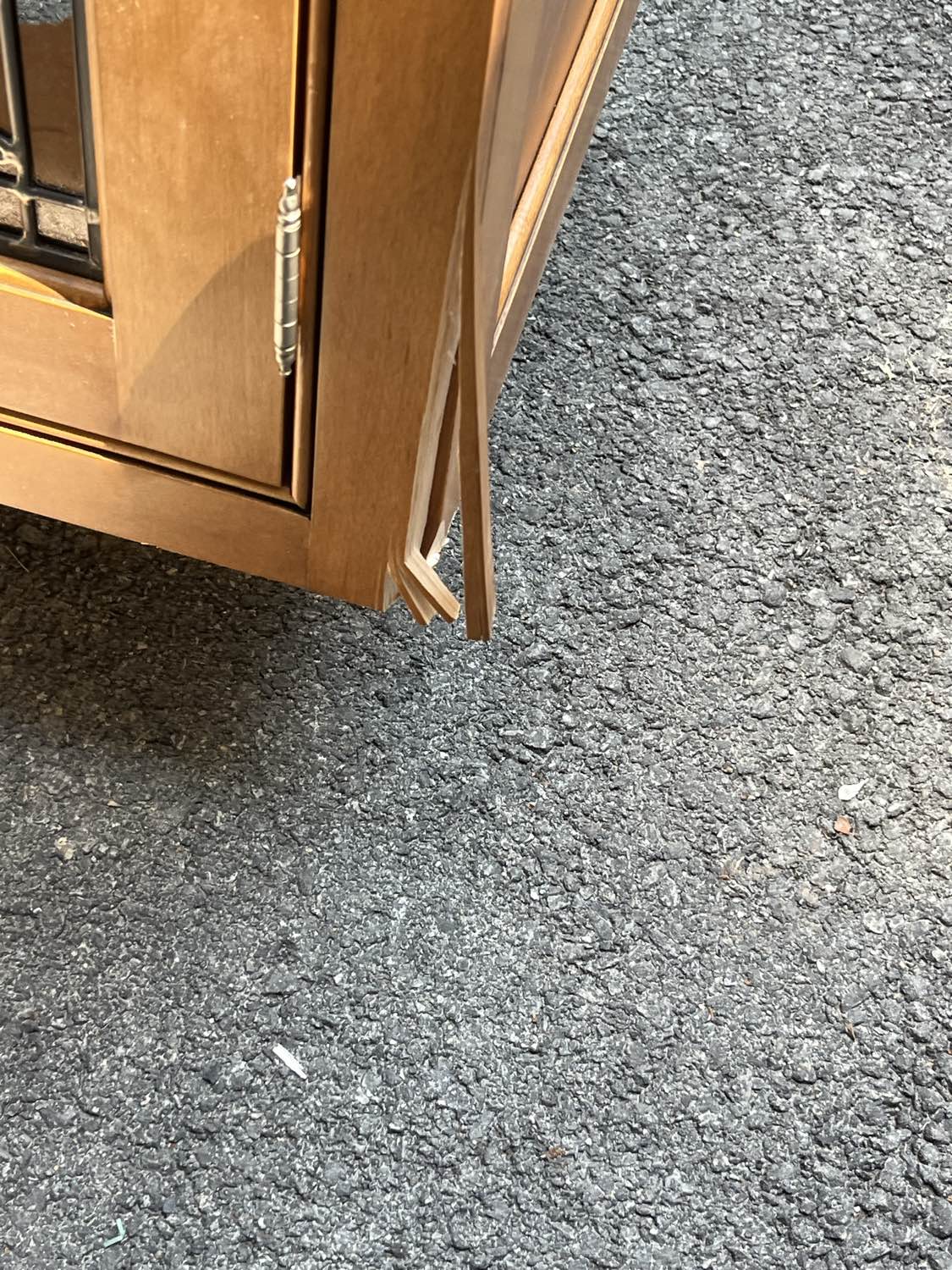 Traditional Wooden Kitchen with Granite Countertops and Complete Appliance Package