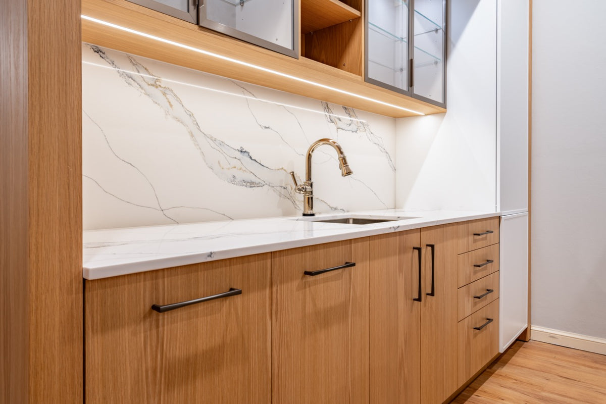 Han Krug Natural Oak & Matte White Modern Wet Bar