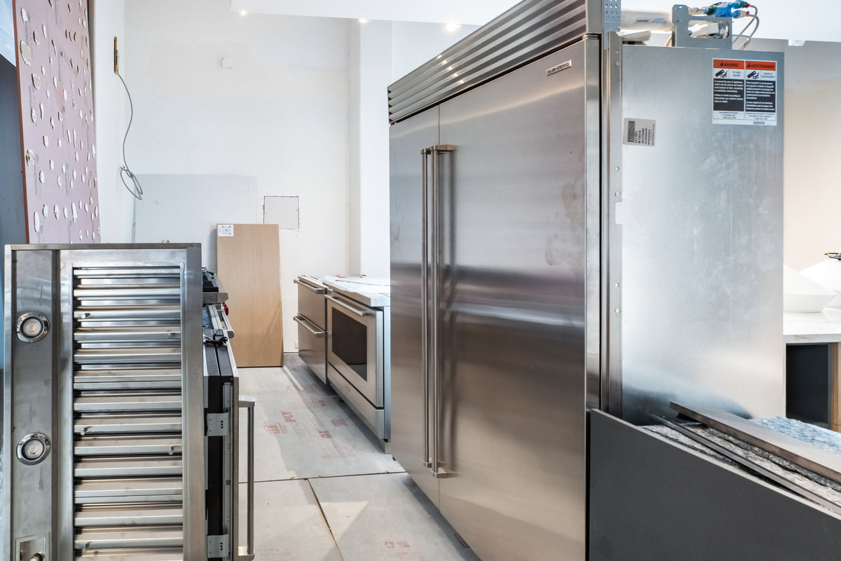 Albero Comodoro Green & Oak Veneer Kitchen with Wolf & Sub-Zero Appliances