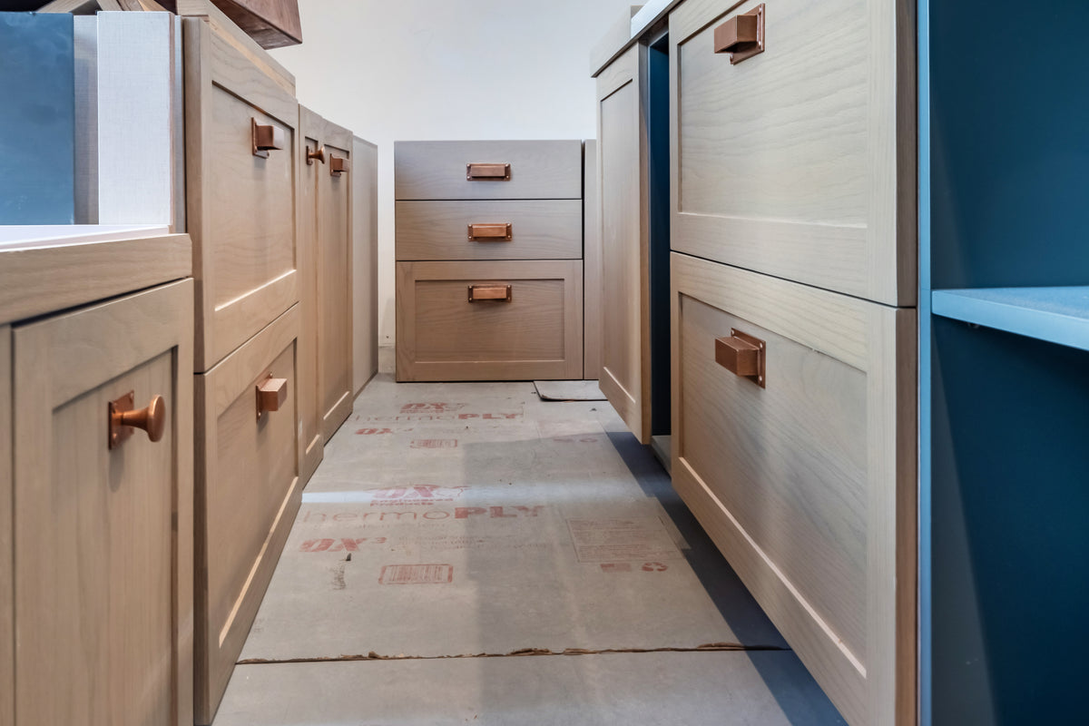 Albero Comodoro Green & Oak Veneer Kitchen with Wolf & Sub-Zero Appliances