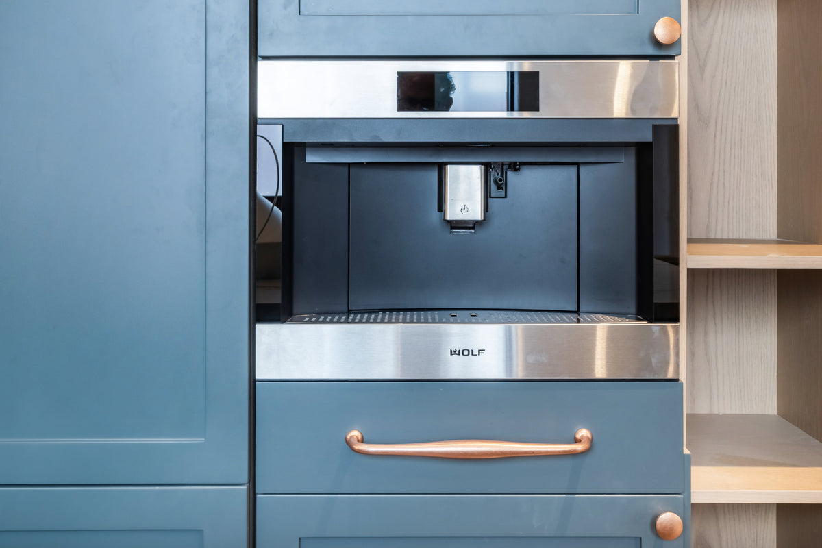 Albero Comodoro Green & Oak Veneer Kitchen with Wolf & Sub-Zero Appliances