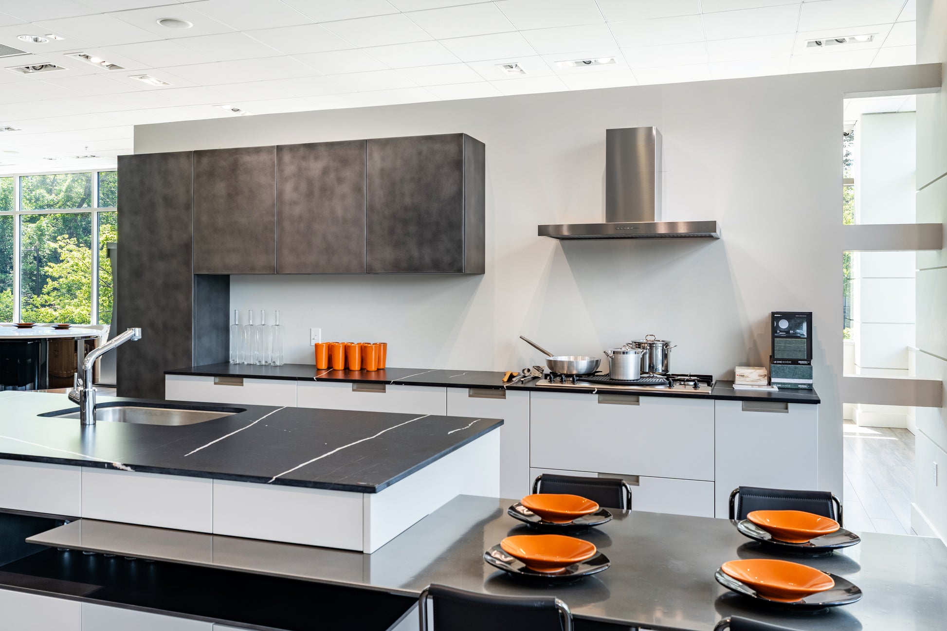 The Metallic Element Aster Cucine modern lacquered kitchen high gloss perimeter cabinetry with liquid metal finish island front view