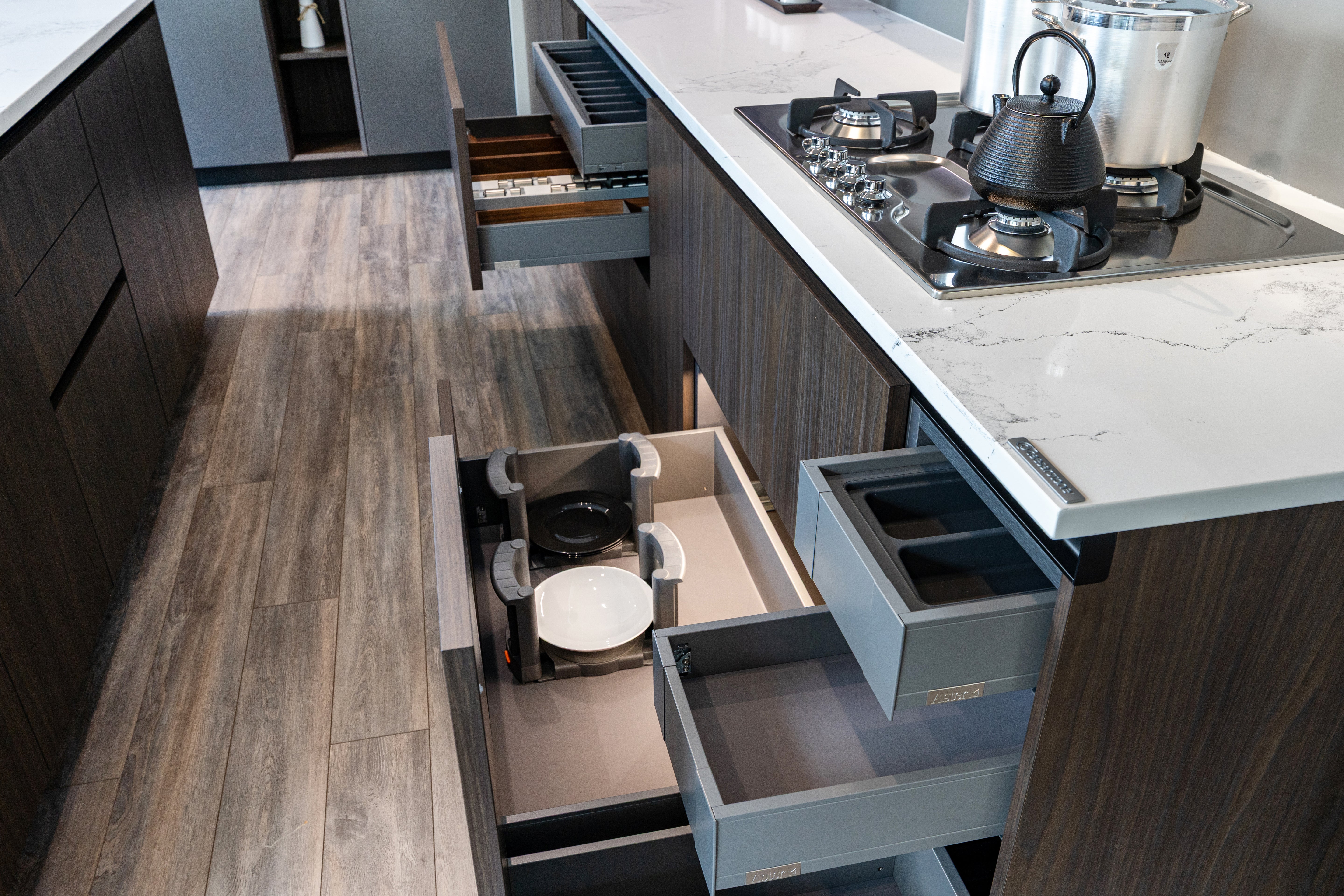 Aster Cucine Modern Two-Tone Kitchen with Island & Appliances