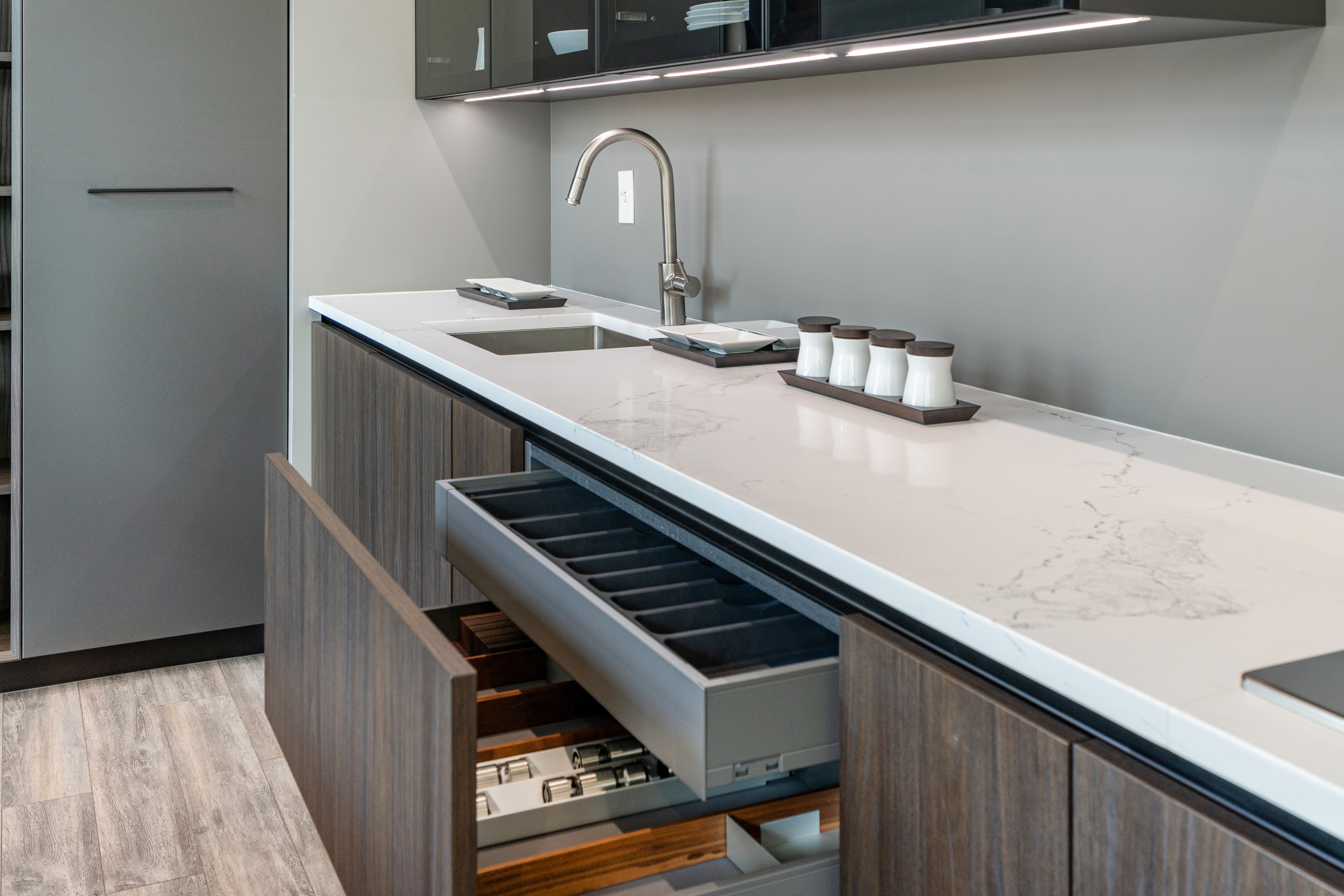 Aster Cucine Modern Two-Tone Kitchen with Island & Appliances