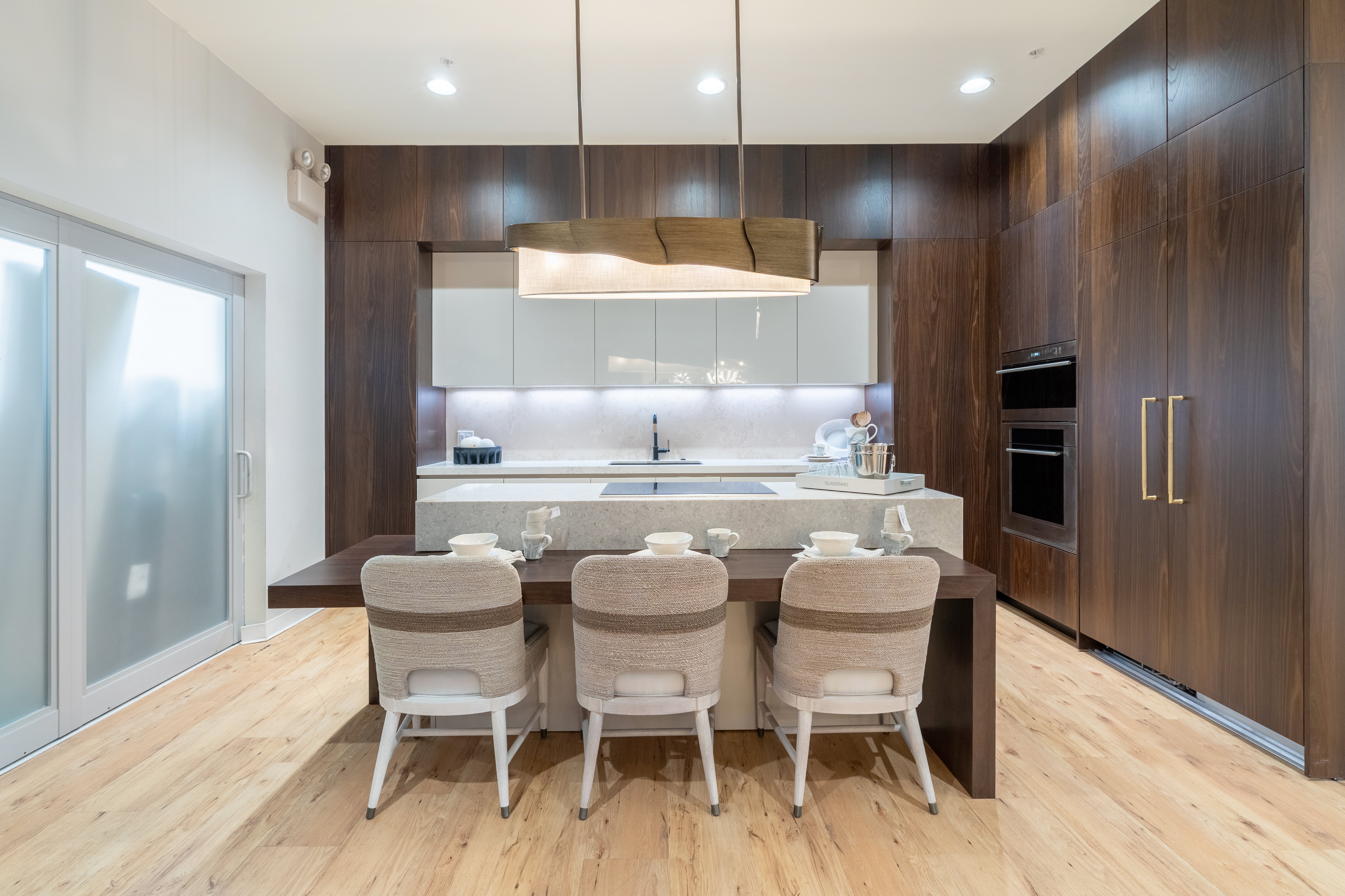 Hans Krug Modern Dark Espresso & White Gloss Kitchen with Island and Bar