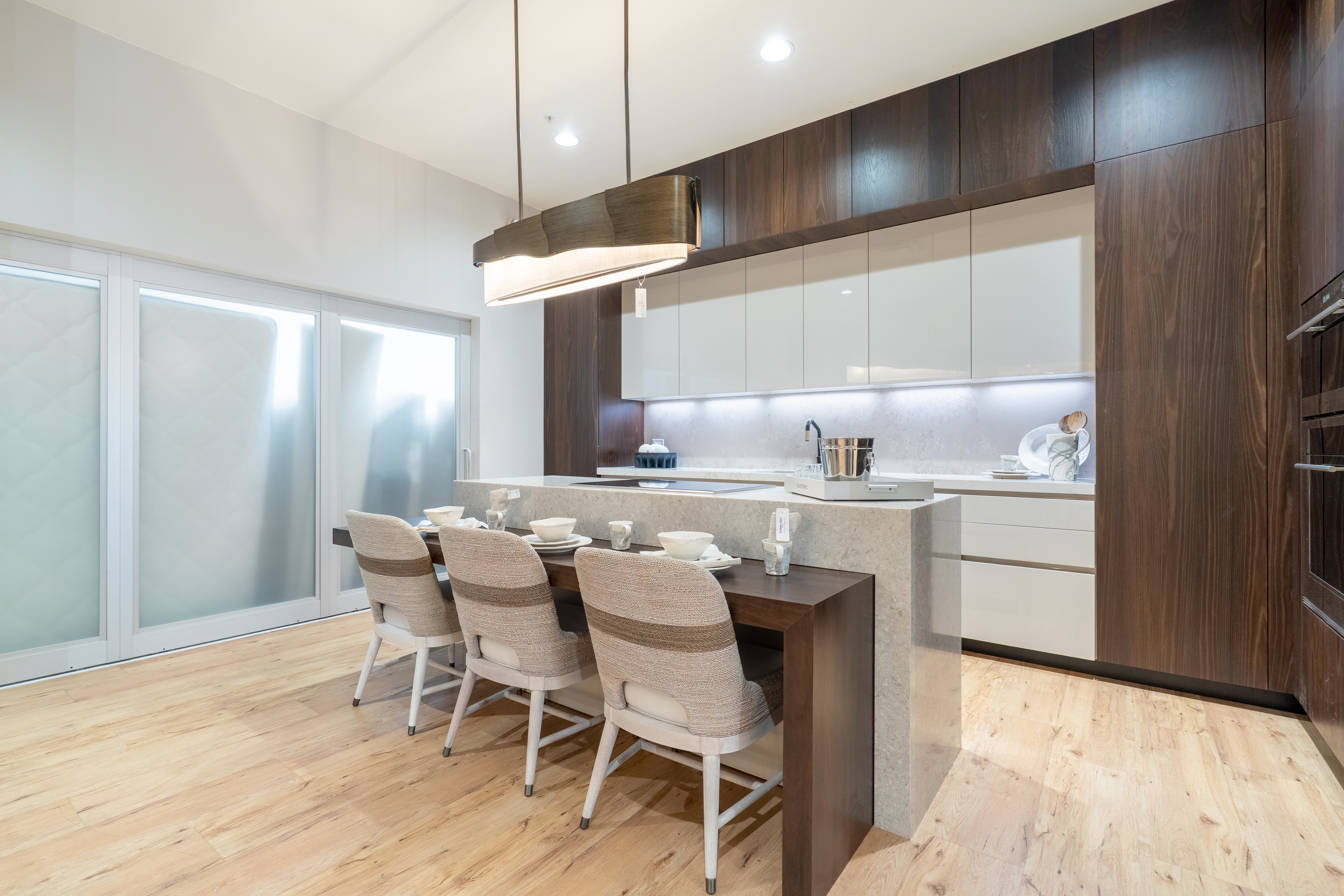 Hans Krug Modern Dark Espresso & White Gloss Kitchen with Island and Bar