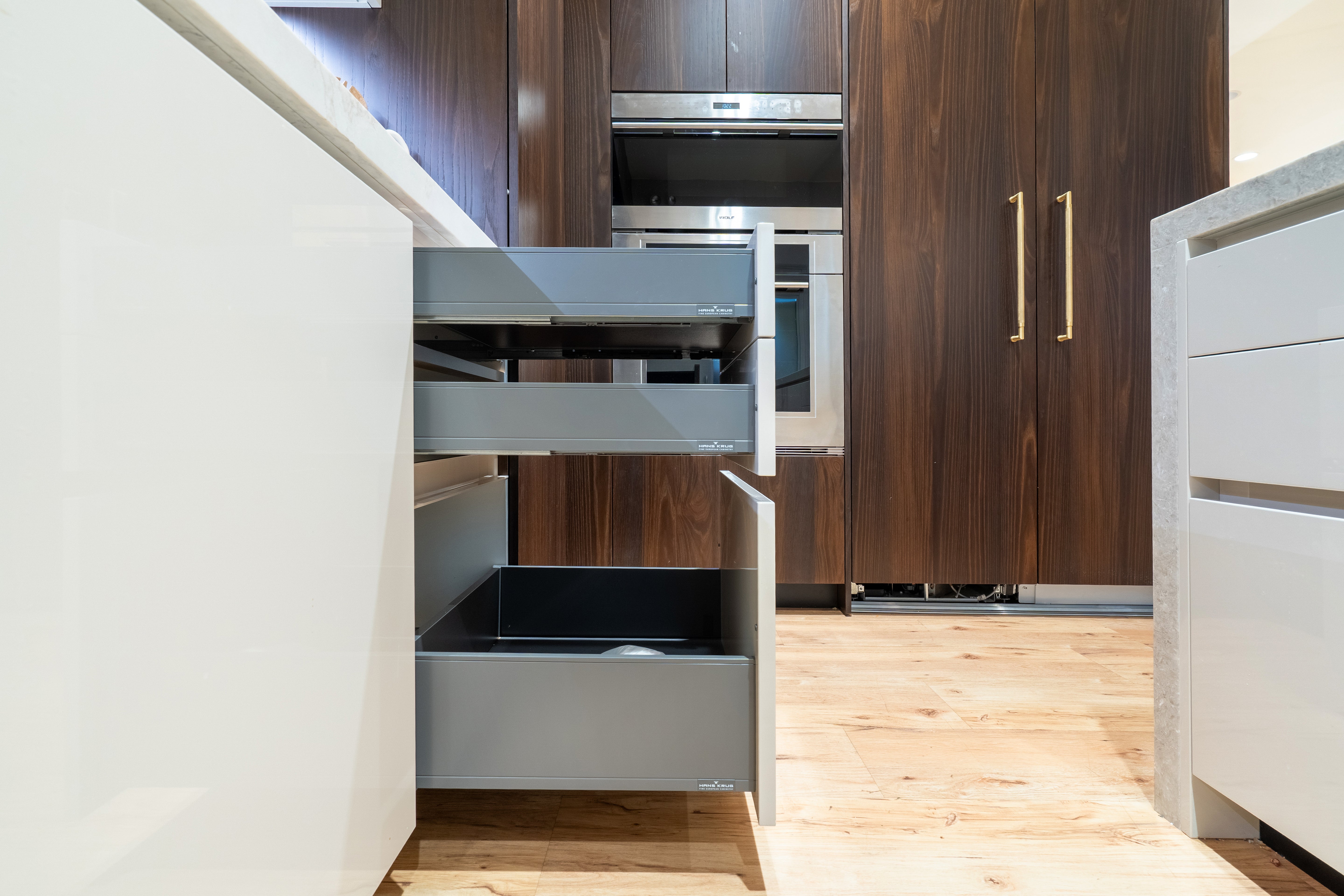 Hans Krug Modern Dark Espresso & White Gloss Kitchen with Island and Bar