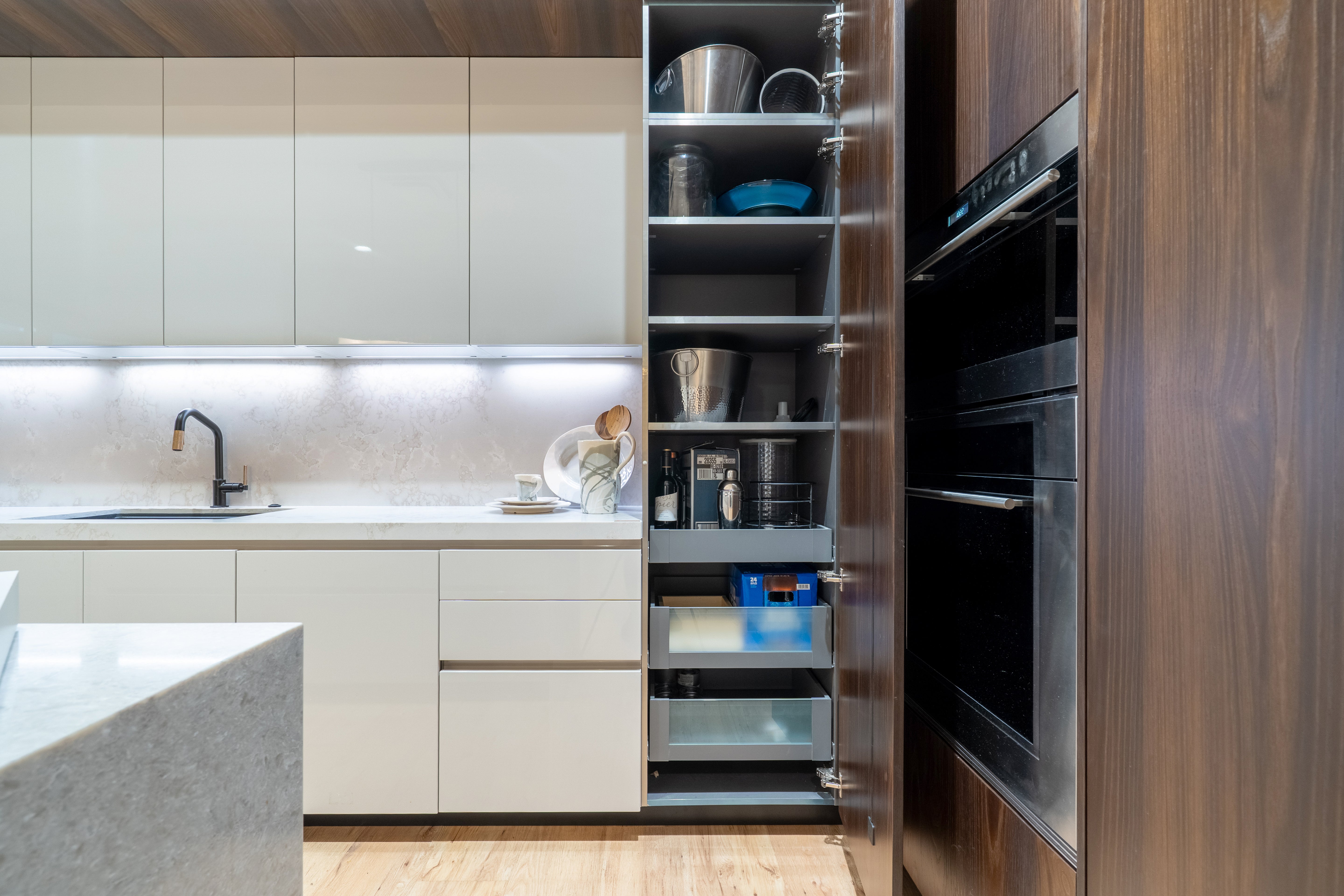 Hans Krug Modern Dark Espresso & White Gloss Kitchen with Island and Bar