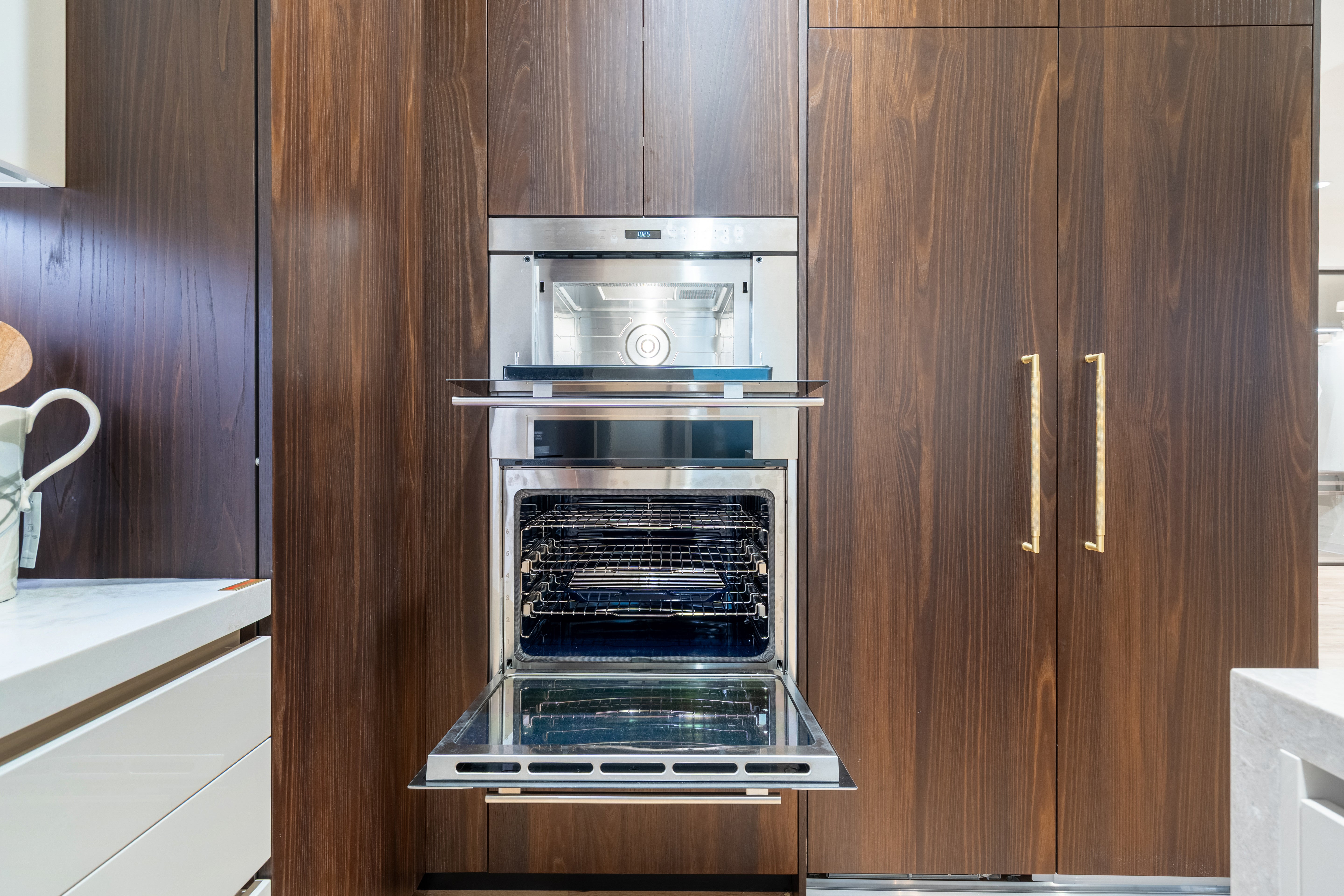 Hans Krug Modern Dark Espresso & White Gloss Kitchen with Island and Bar