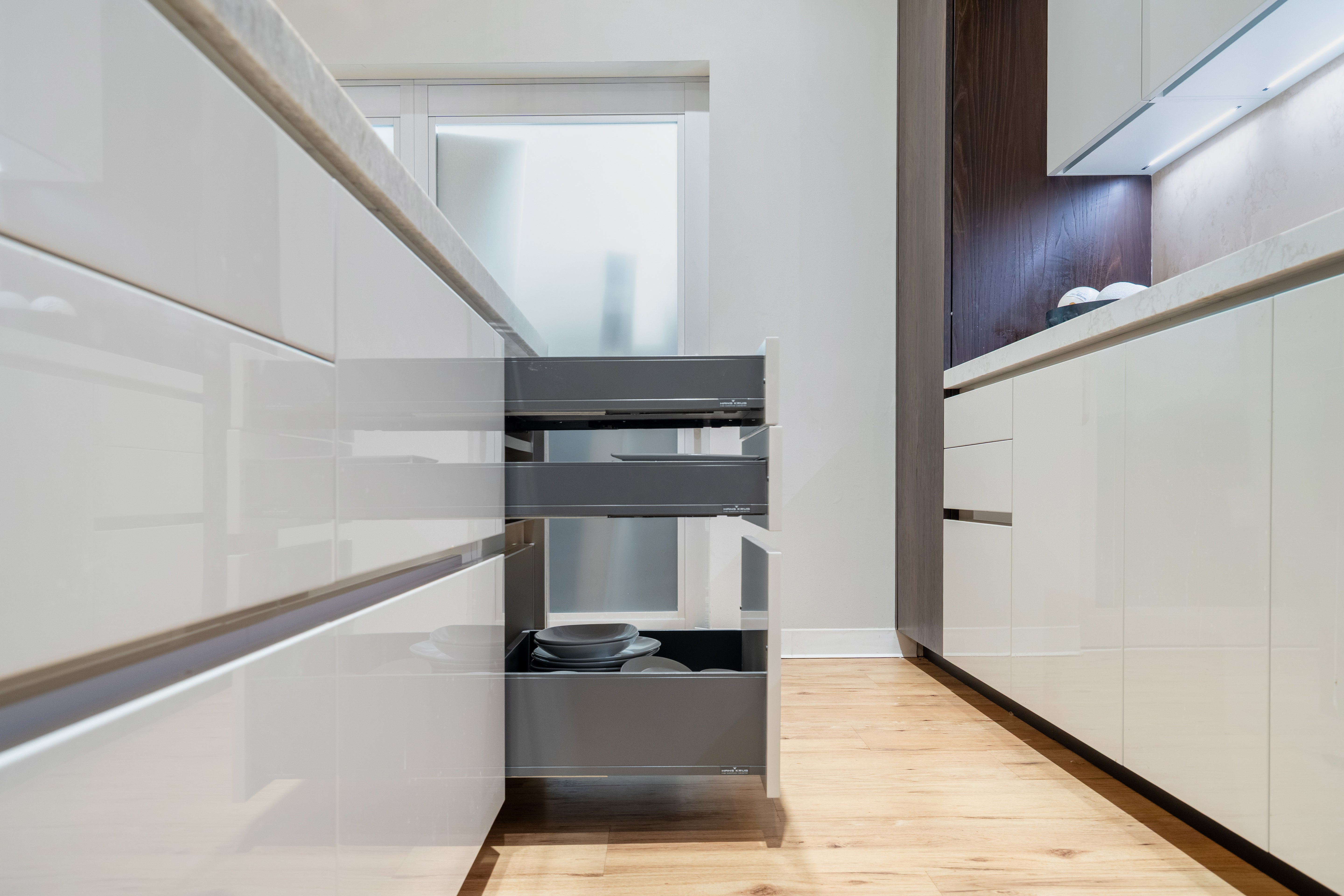 Hans Krug Modern Dark Espresso & White Gloss Kitchen with Island and Bar