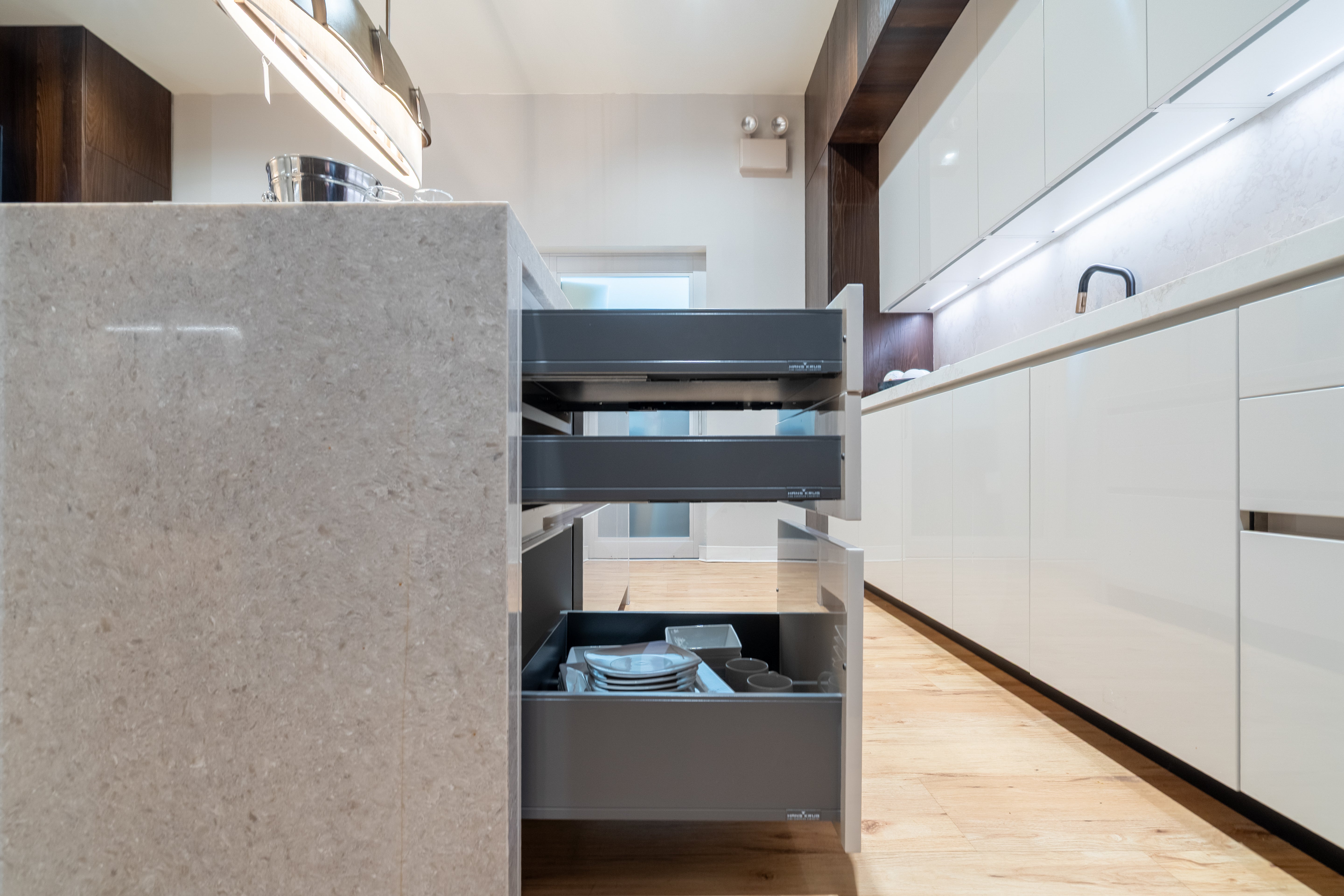 Hans Krug Modern Dark Espresso & White Gloss Kitchen with Island and Bar