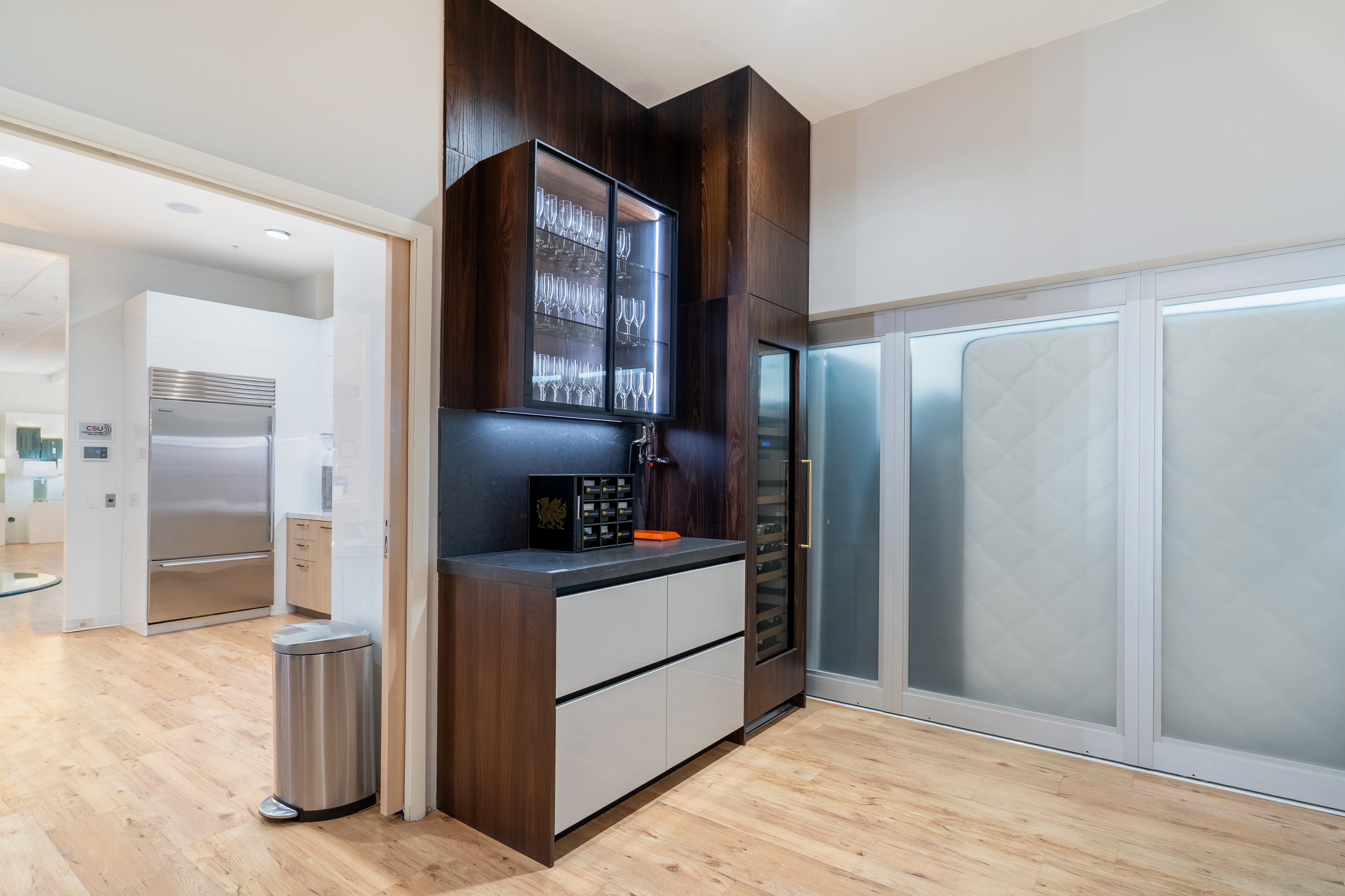 Hans Krug Modern Dark Espresso & White Gloss Kitchen with Island and Bar
