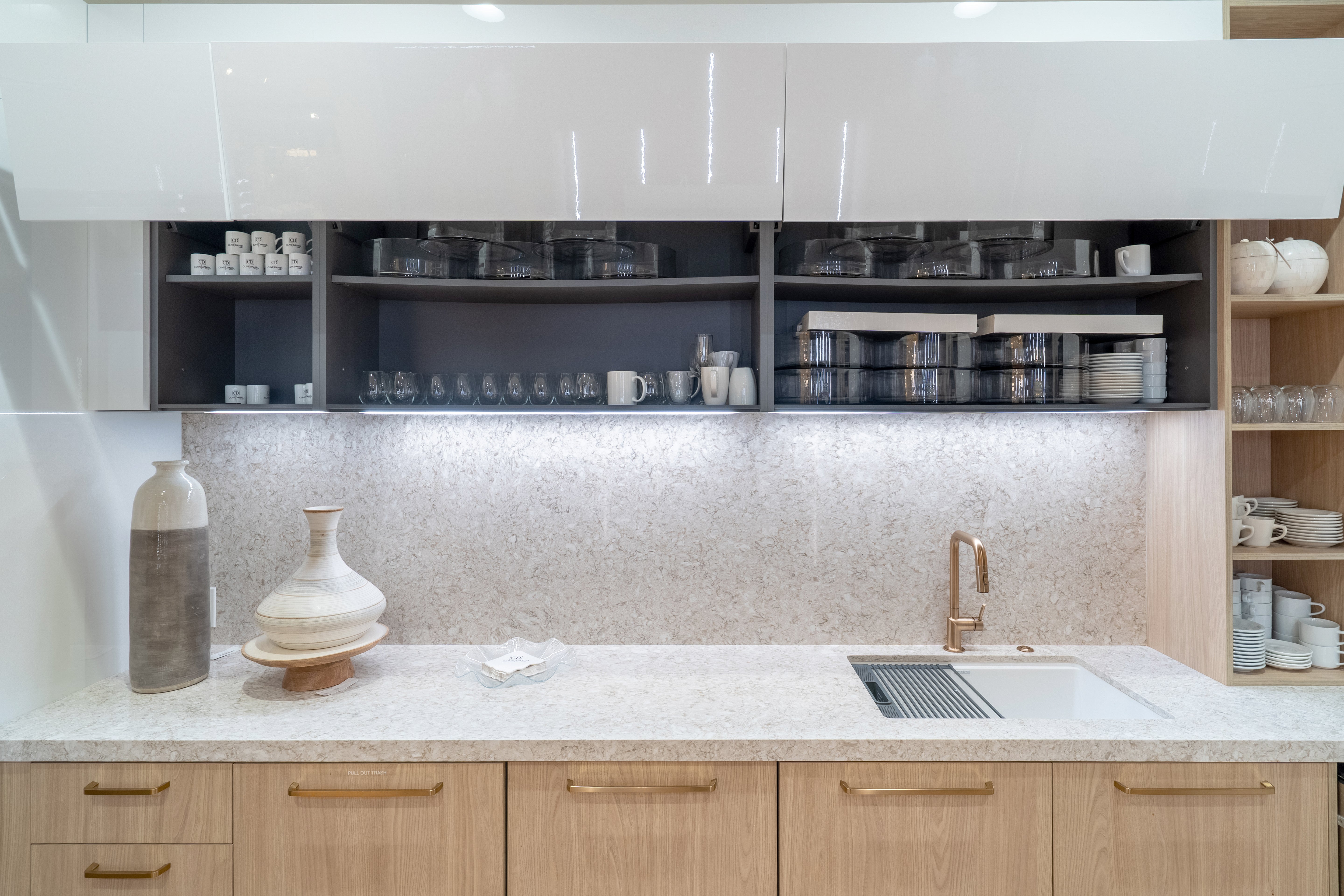 Hans Krug Modern White Oak & High Gloss Kitchen