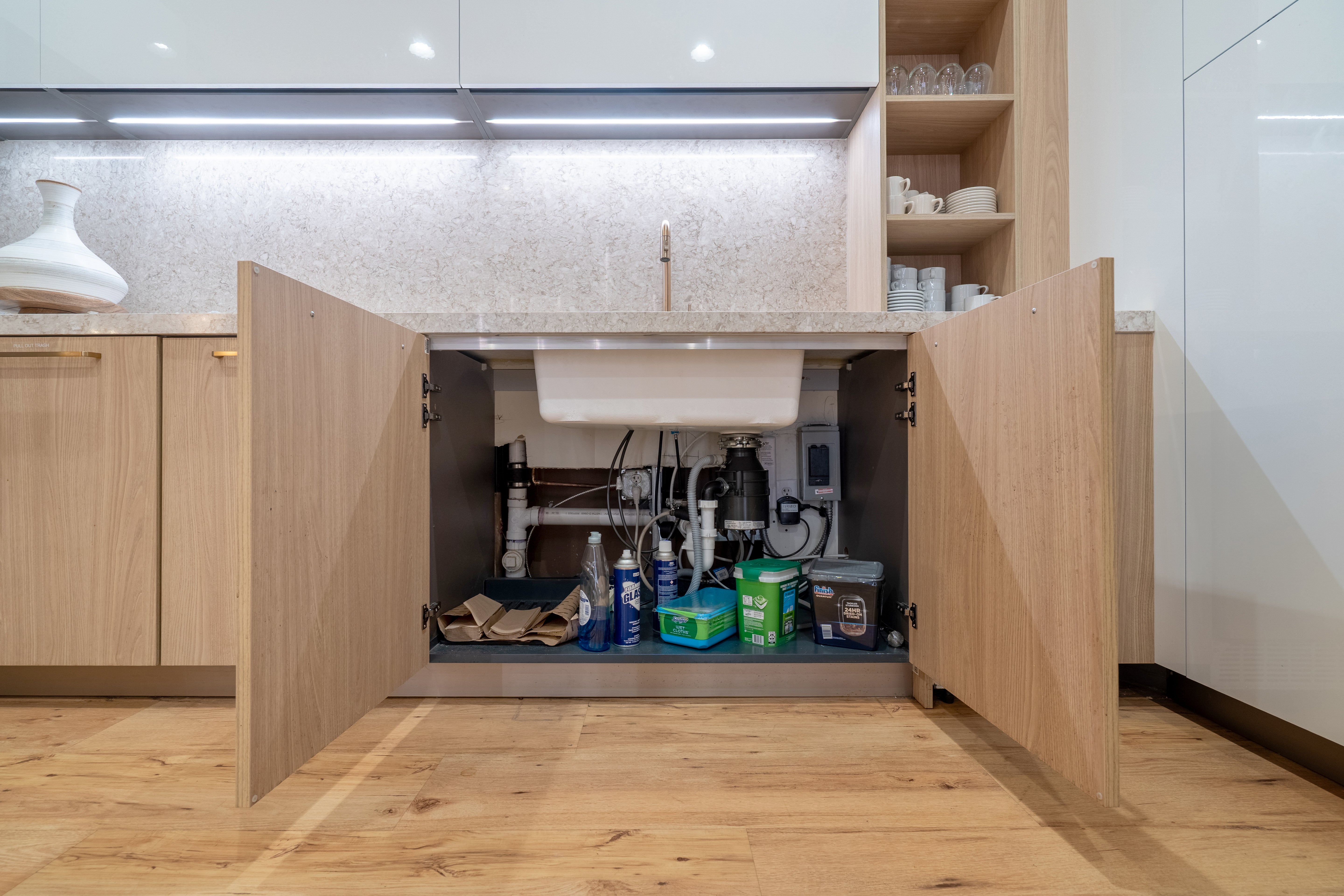 Hans Krug Modern White Oak & High Gloss Kitchen