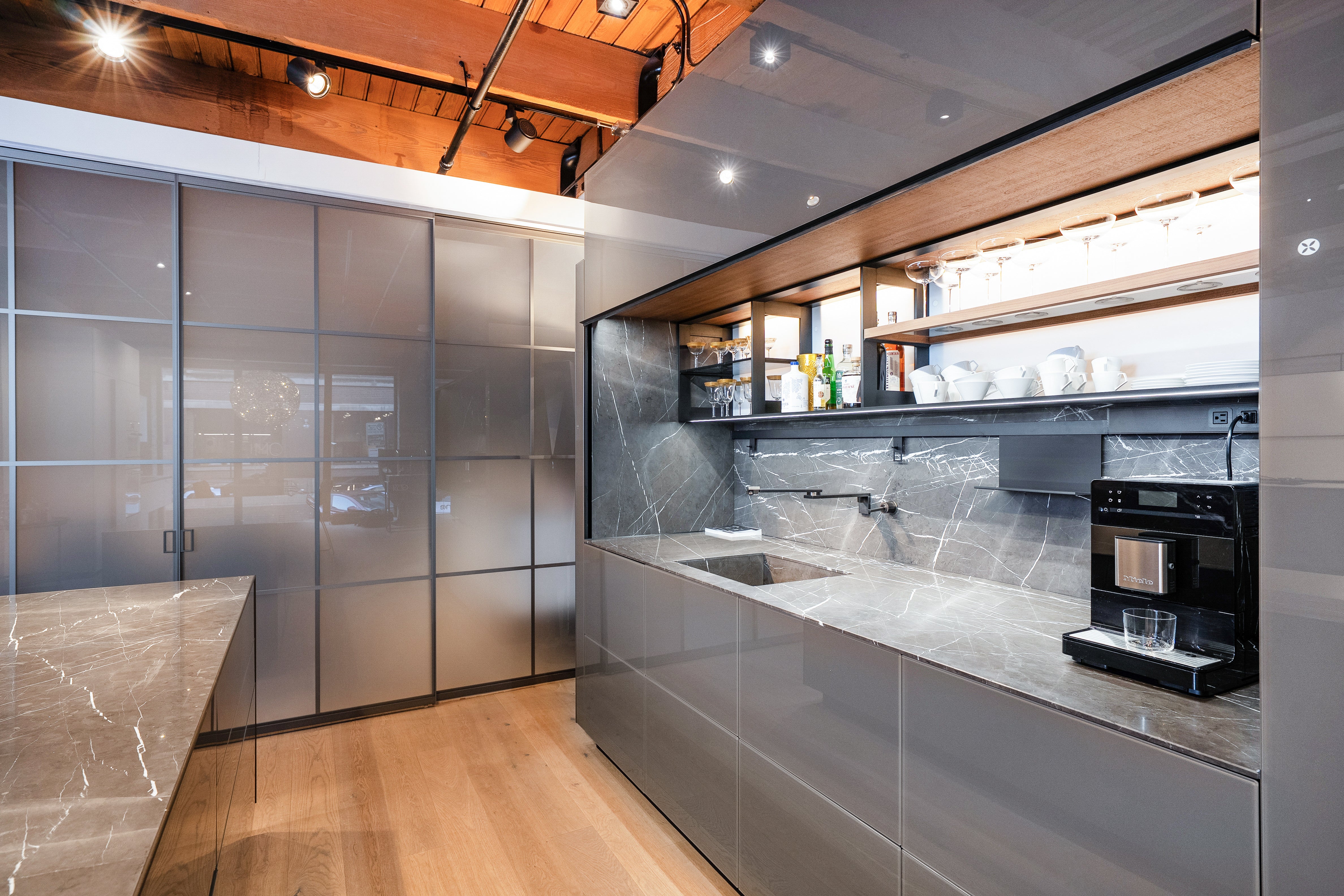 Valcucine Logica Celata Wet Bar with Artematica Soft Island