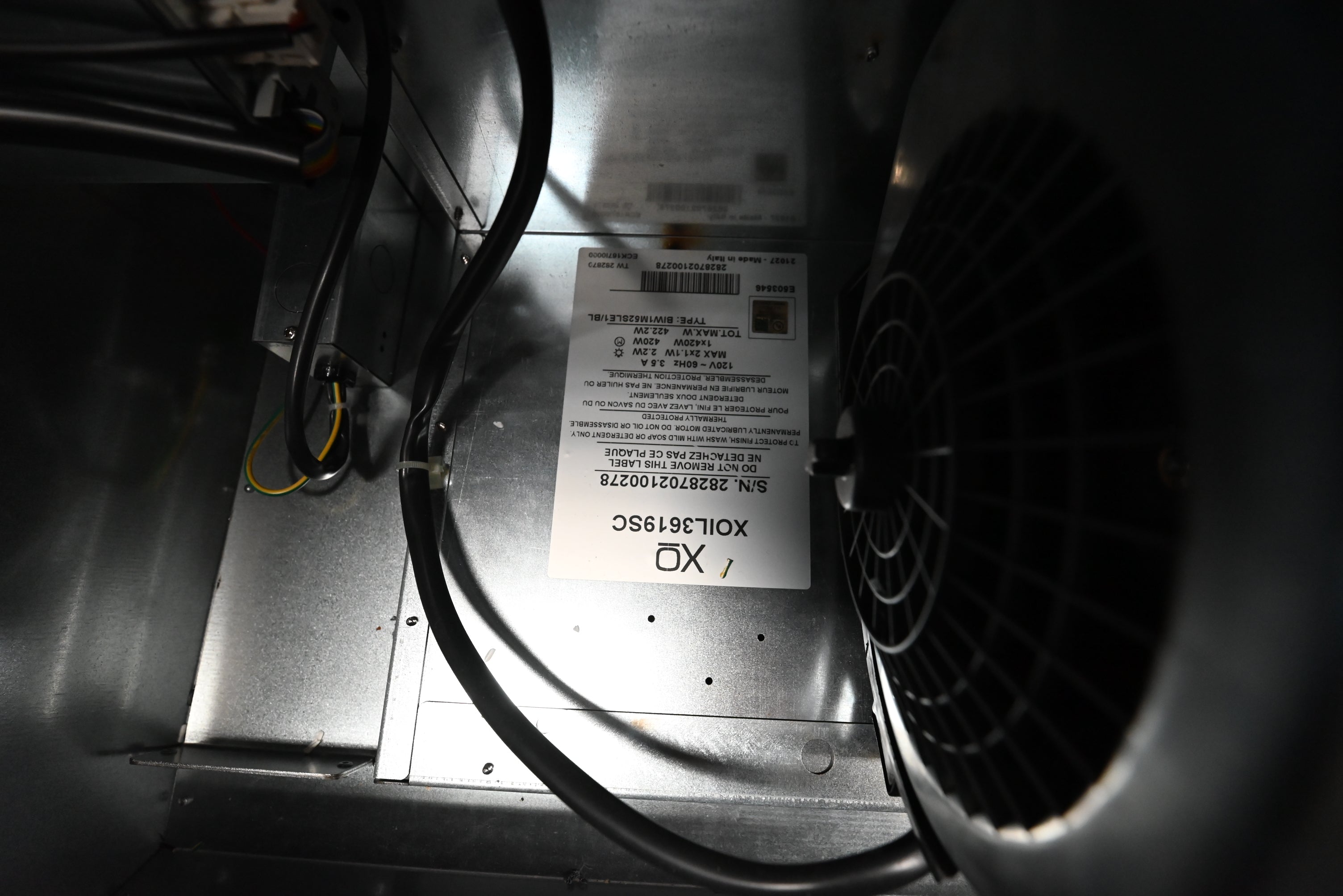 XO custom range hood liner insert combo with LED lighting and 600 CFM blower