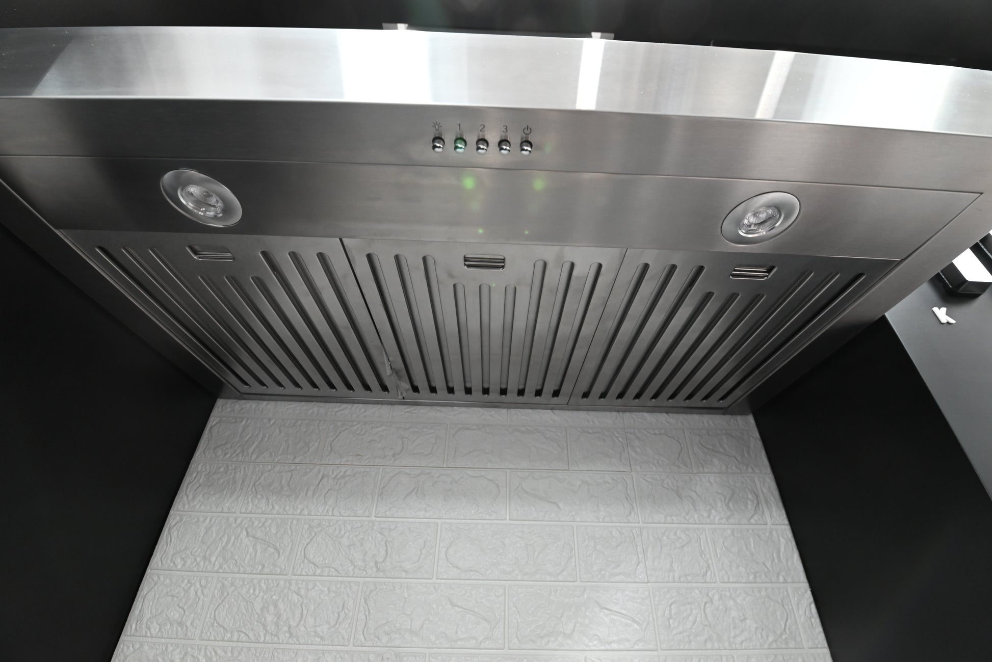 Professional 36 inch range hood with 1000 CFM blower and baffle filters