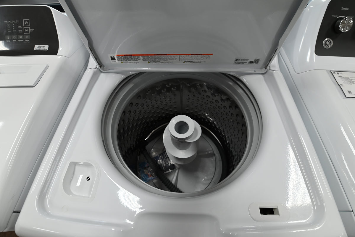 Close up of the stainless steel tub and dual action agitator inside the GE GTW485ASWWB washer