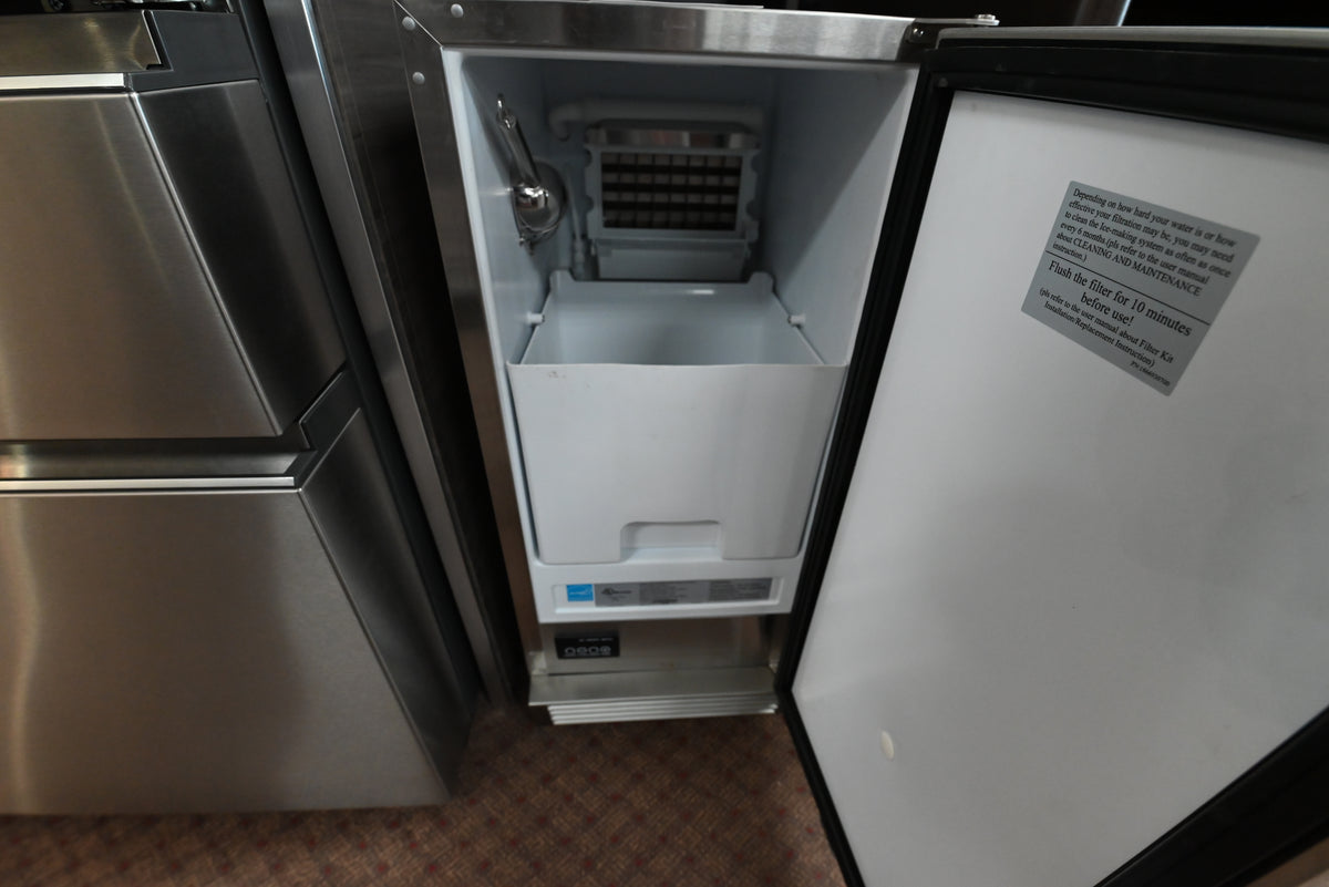 Luxury weather-resistant built-in undercounter ice machine for outdoor kitchens