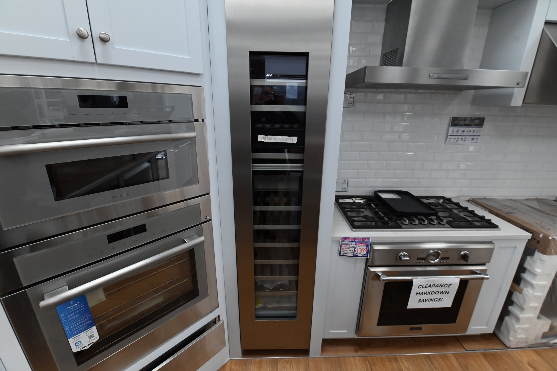 Thermador T18IW800SP Freedom Collection 18 inch built in wine column front view stainless steel panel