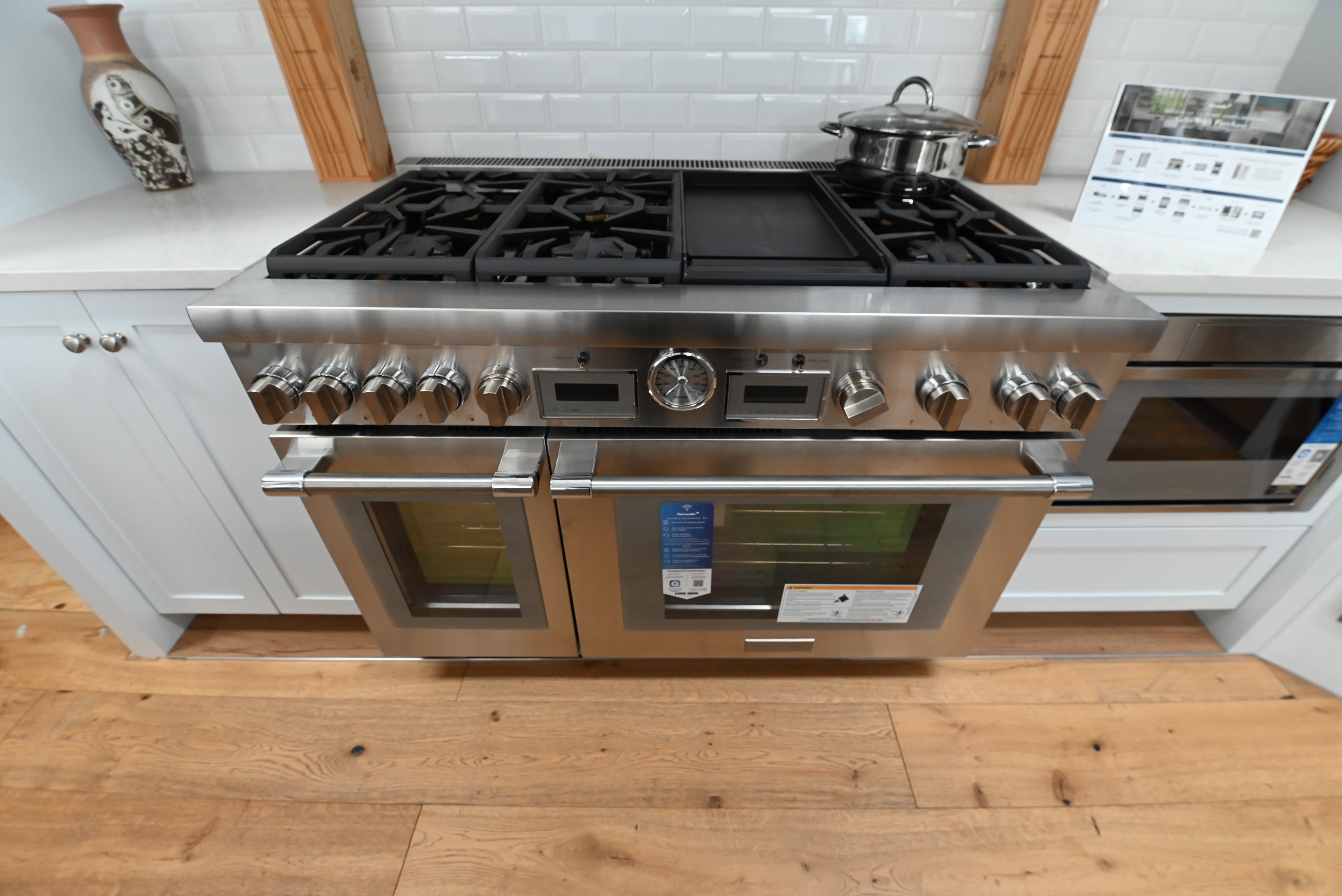 Thermador PRD486WDGU 48 inch pro grand dual fuel range front view in stainless steel