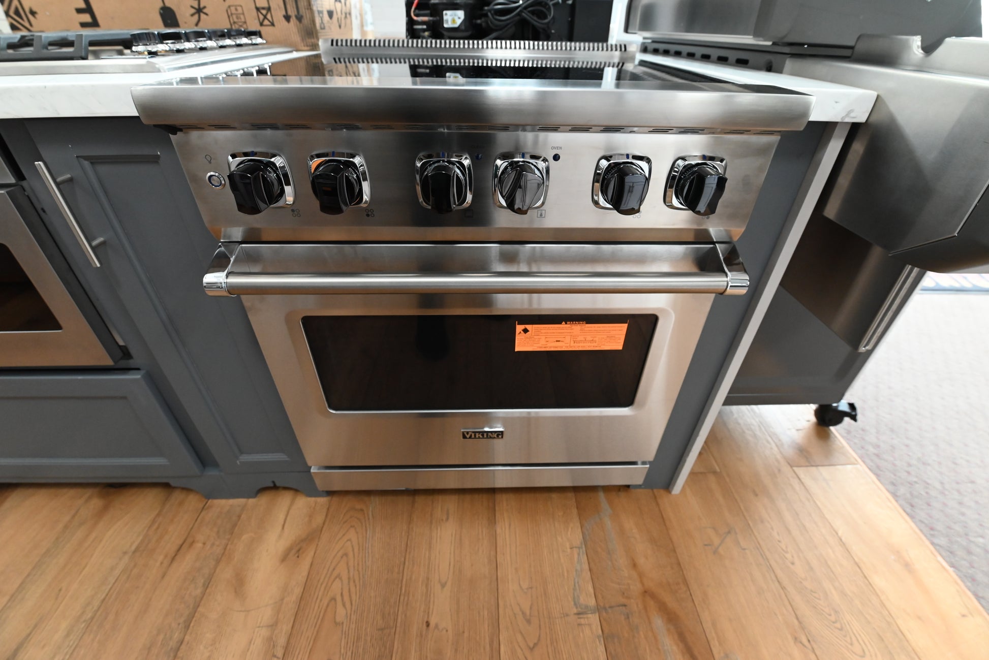 Viking VIR53024BSS Professional 5 Series 30 inch slide in induction range front view stainless steel
